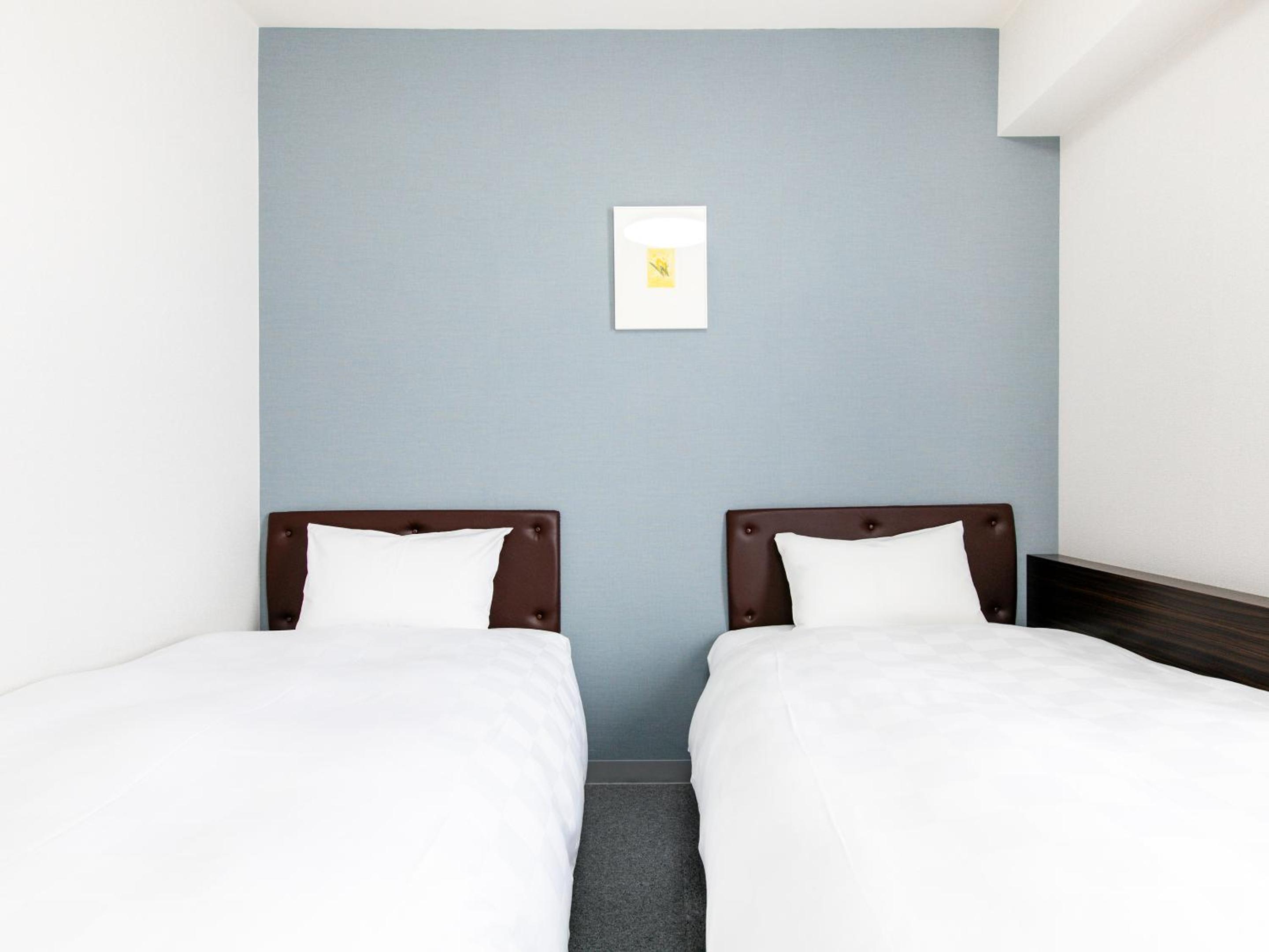 Economy Twin Room - Non-Smoking photo 2