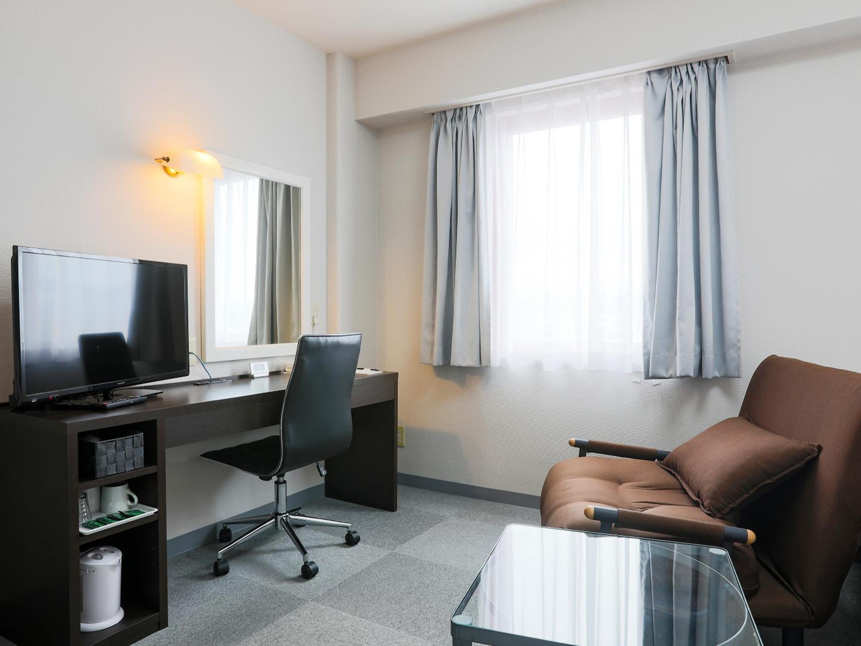 Twin Room - Smoking photo 2
