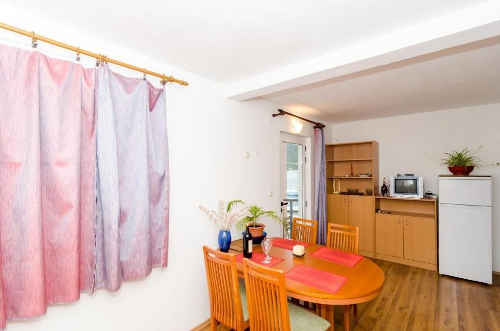 One-Bedroom Apartment with Sea View photo 3