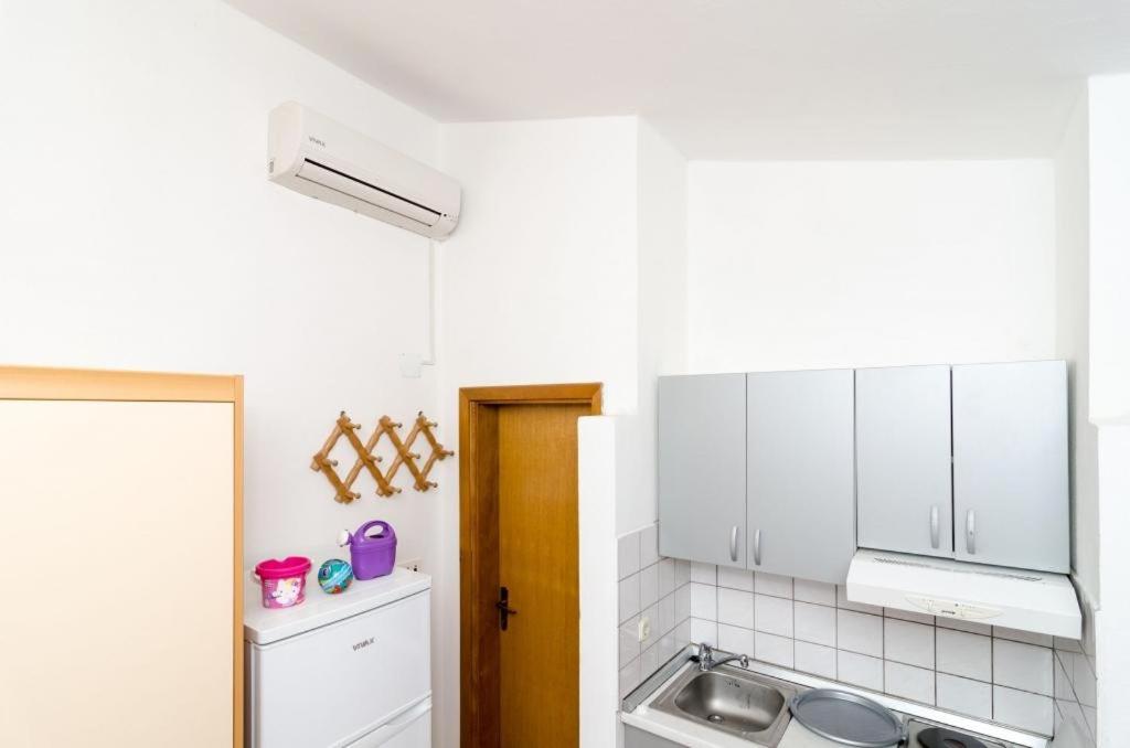 One-Bedroom Apartment with Sea View photo 2