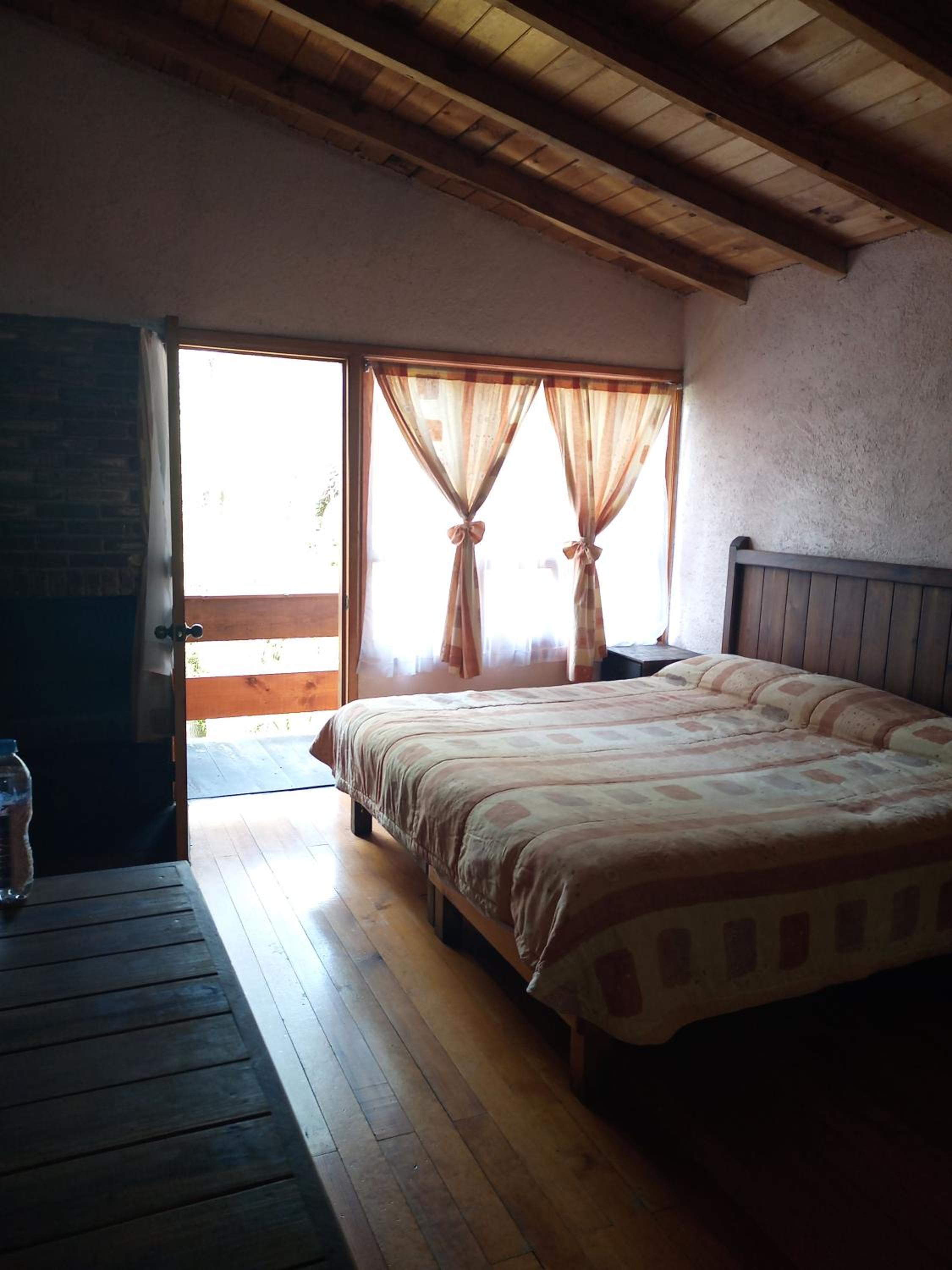Queen Room with Balcony - Photo 8
