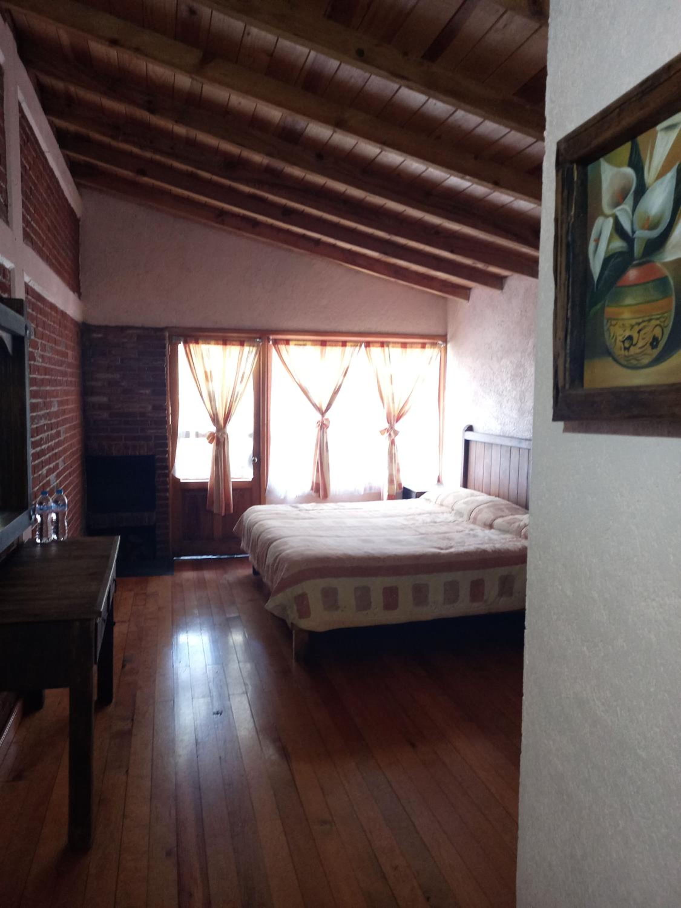Queen Room with Balcony - Photo 5