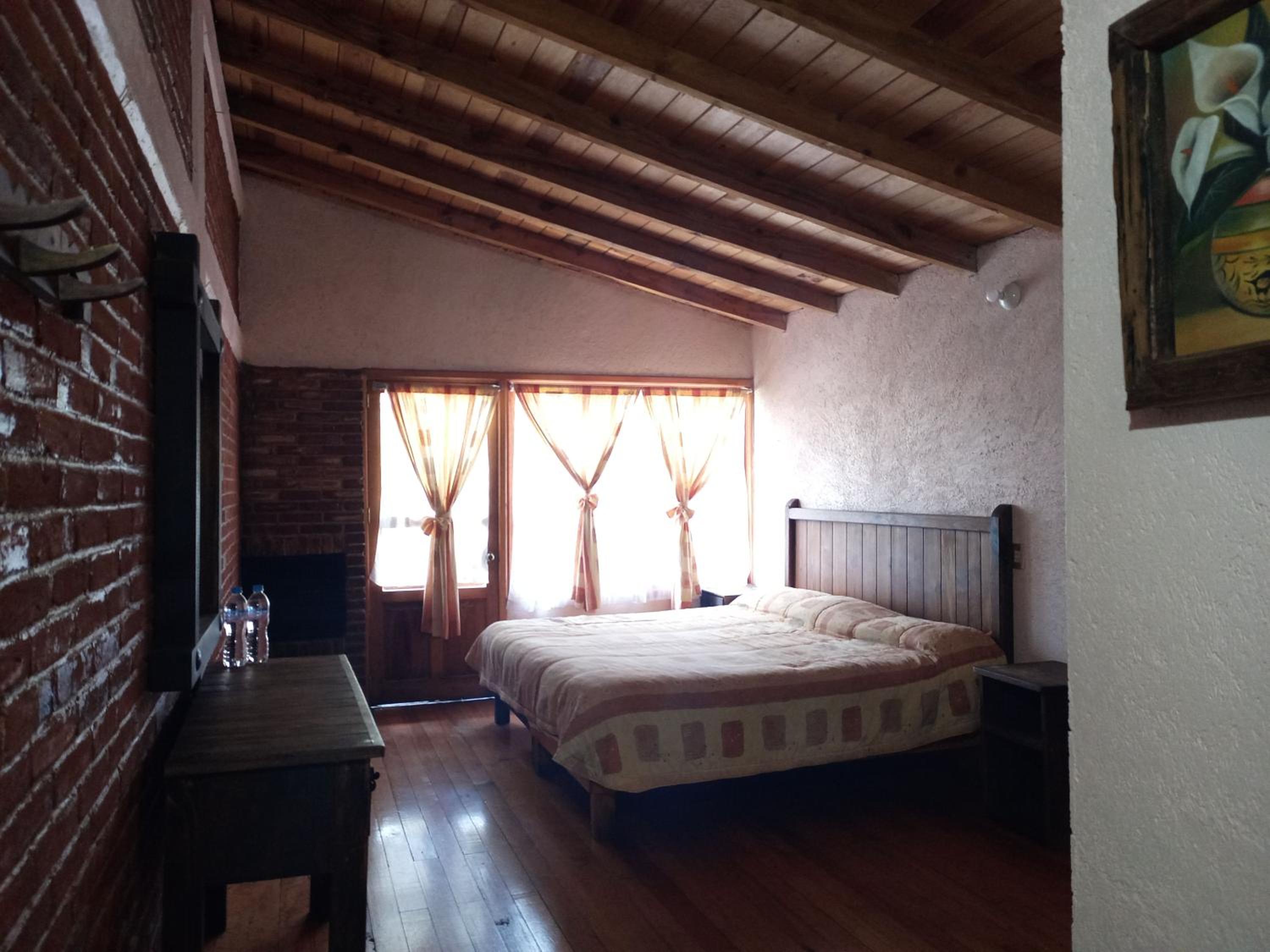 Queen Room with Balcony - Photo 7