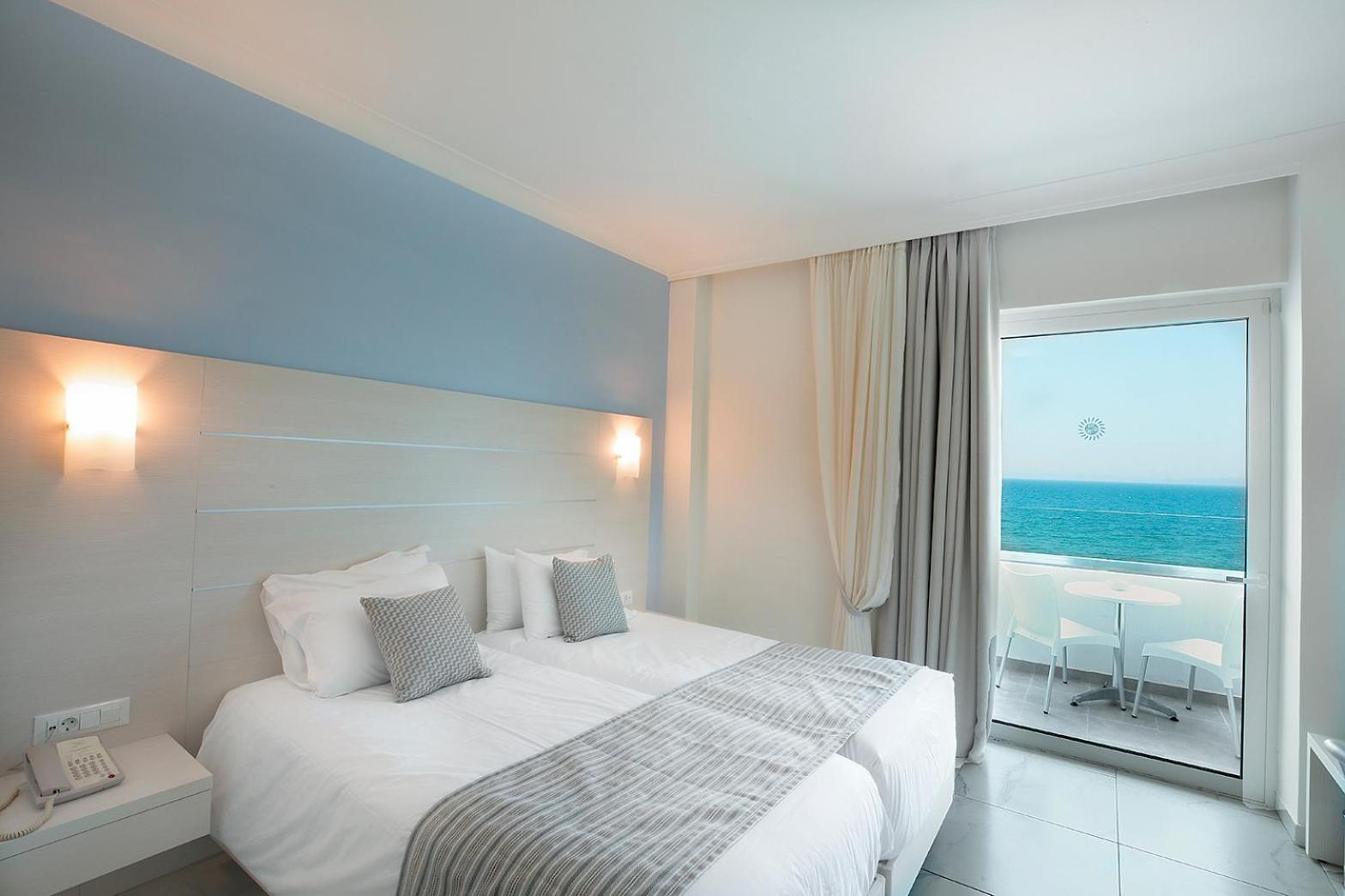 Twin Room with Sea View photo 1