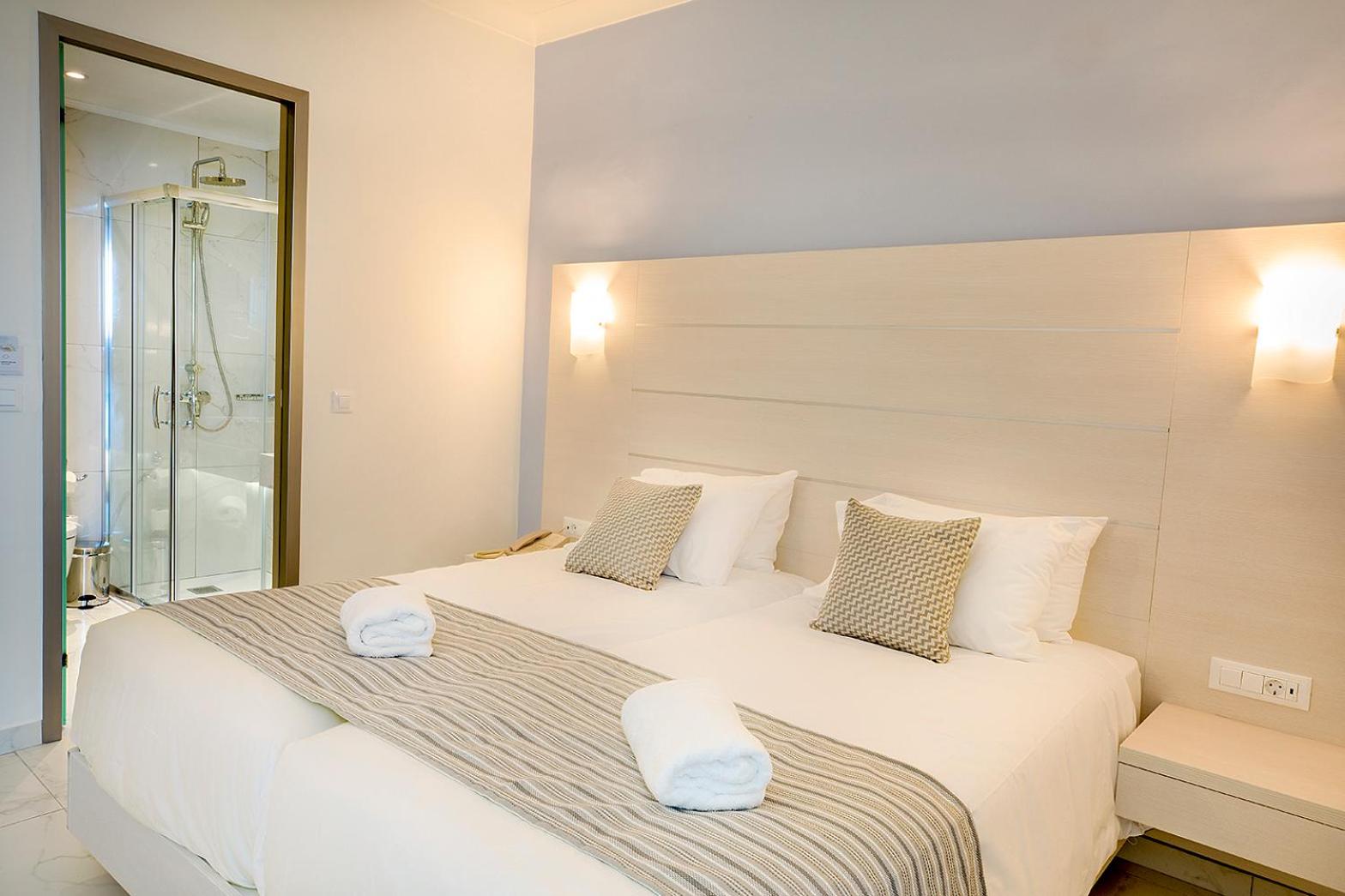 Standard Double or Twin Room - Photo 3