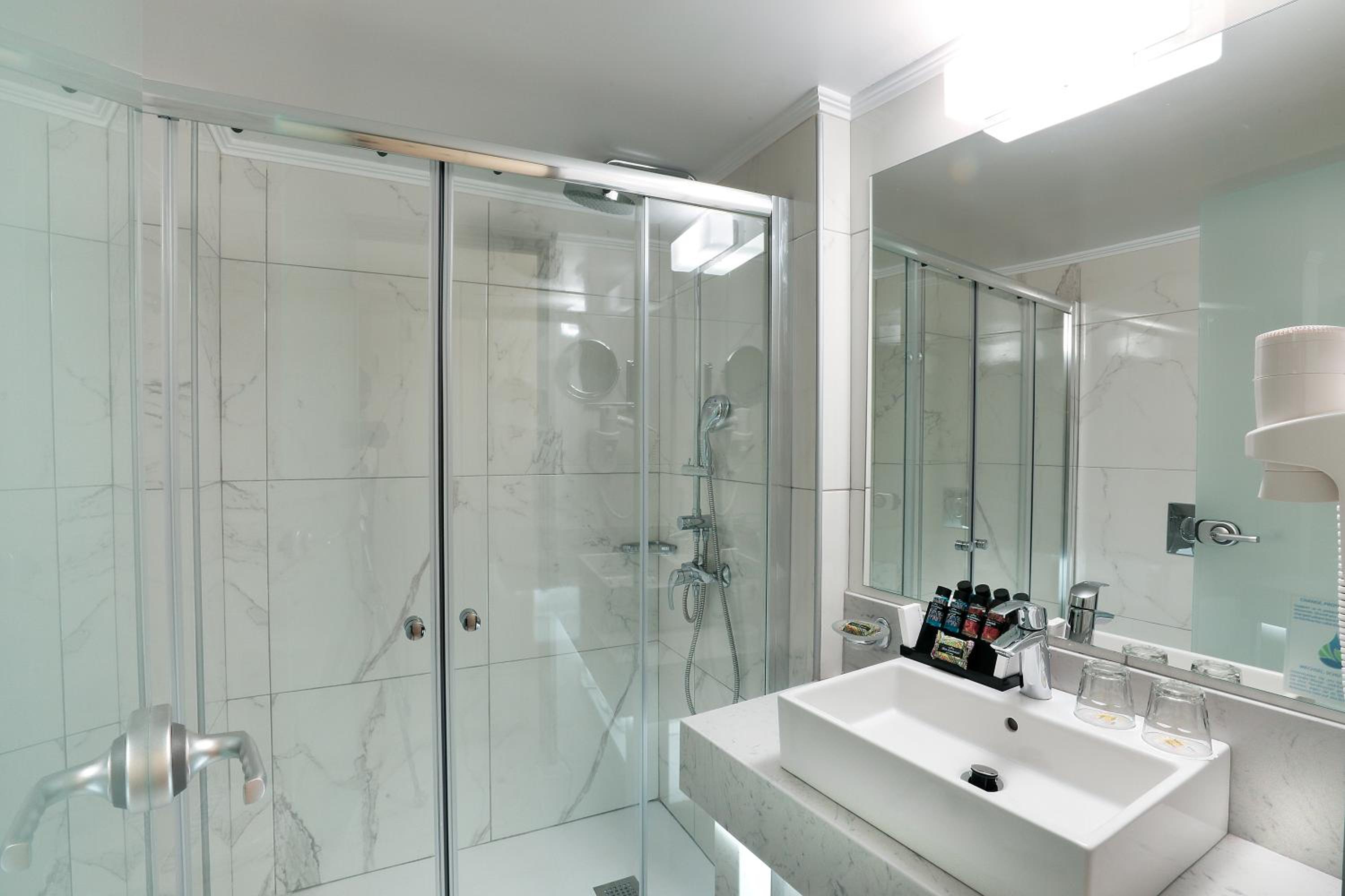 Standard Double or Twin Room - Photo 4