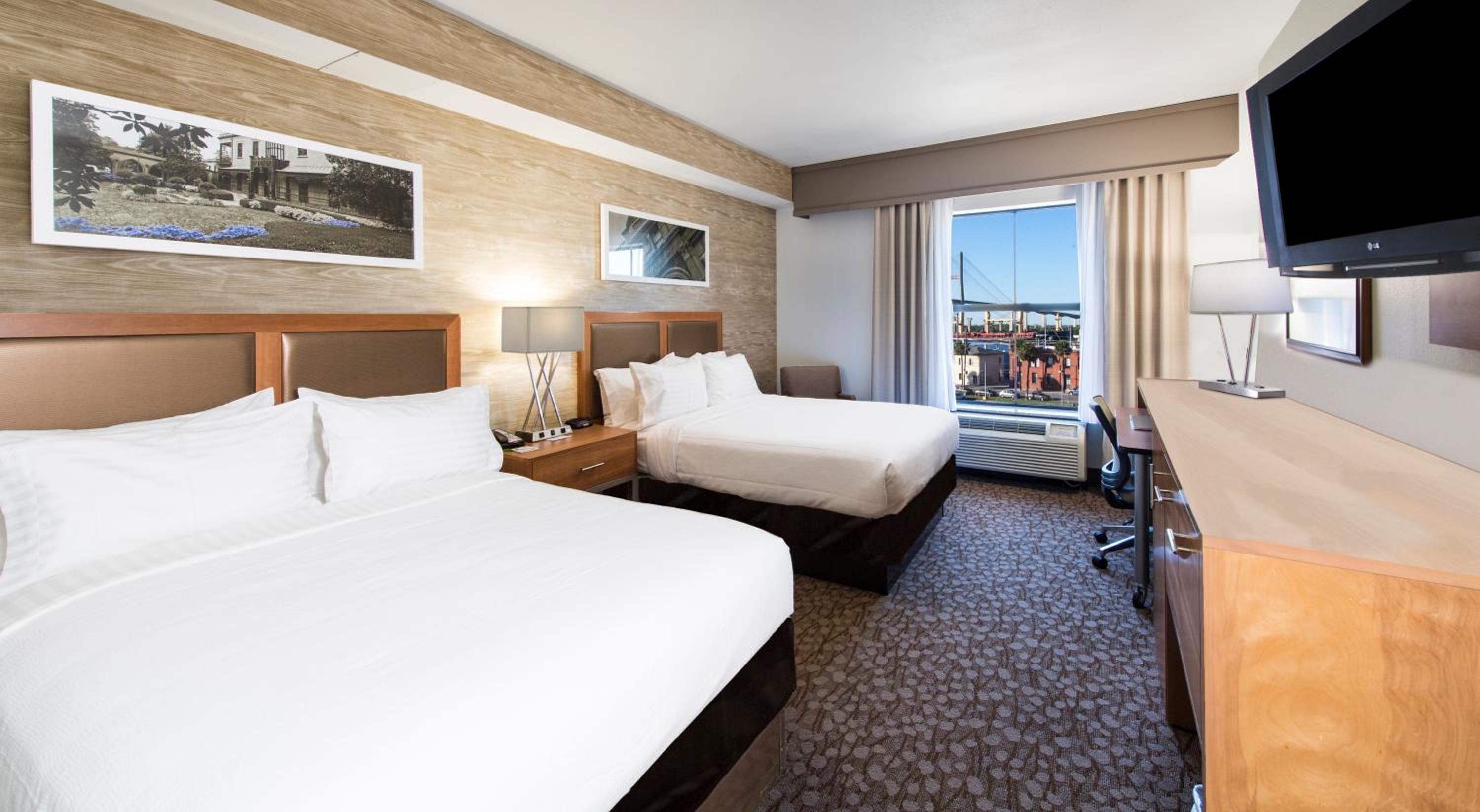 Standard Queen Room with Two Queen Beds - Communications Accessible photo 1