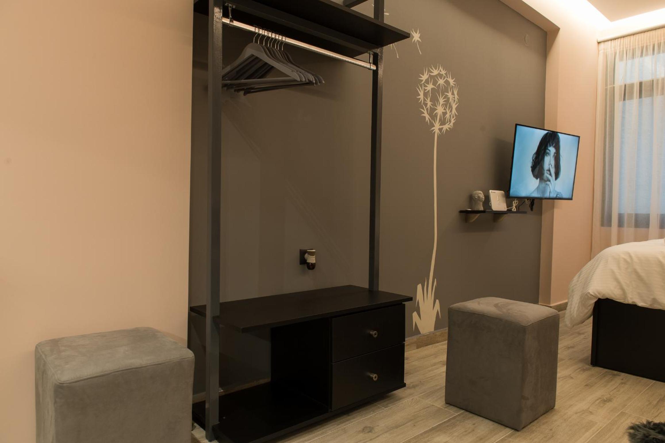 One-Bedroom Apartment - Photo 23
