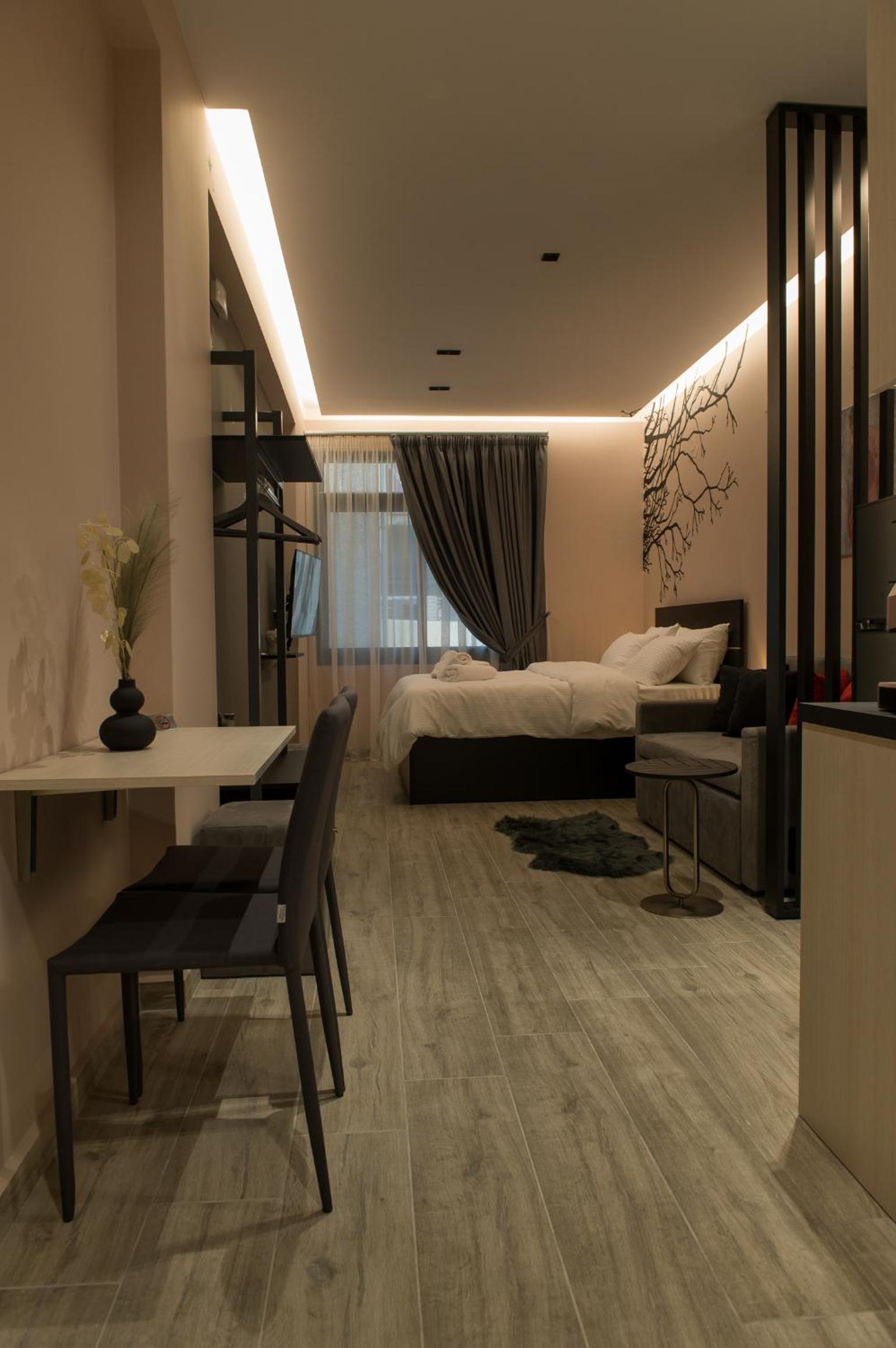 One-Bedroom Apartment - Photo 3