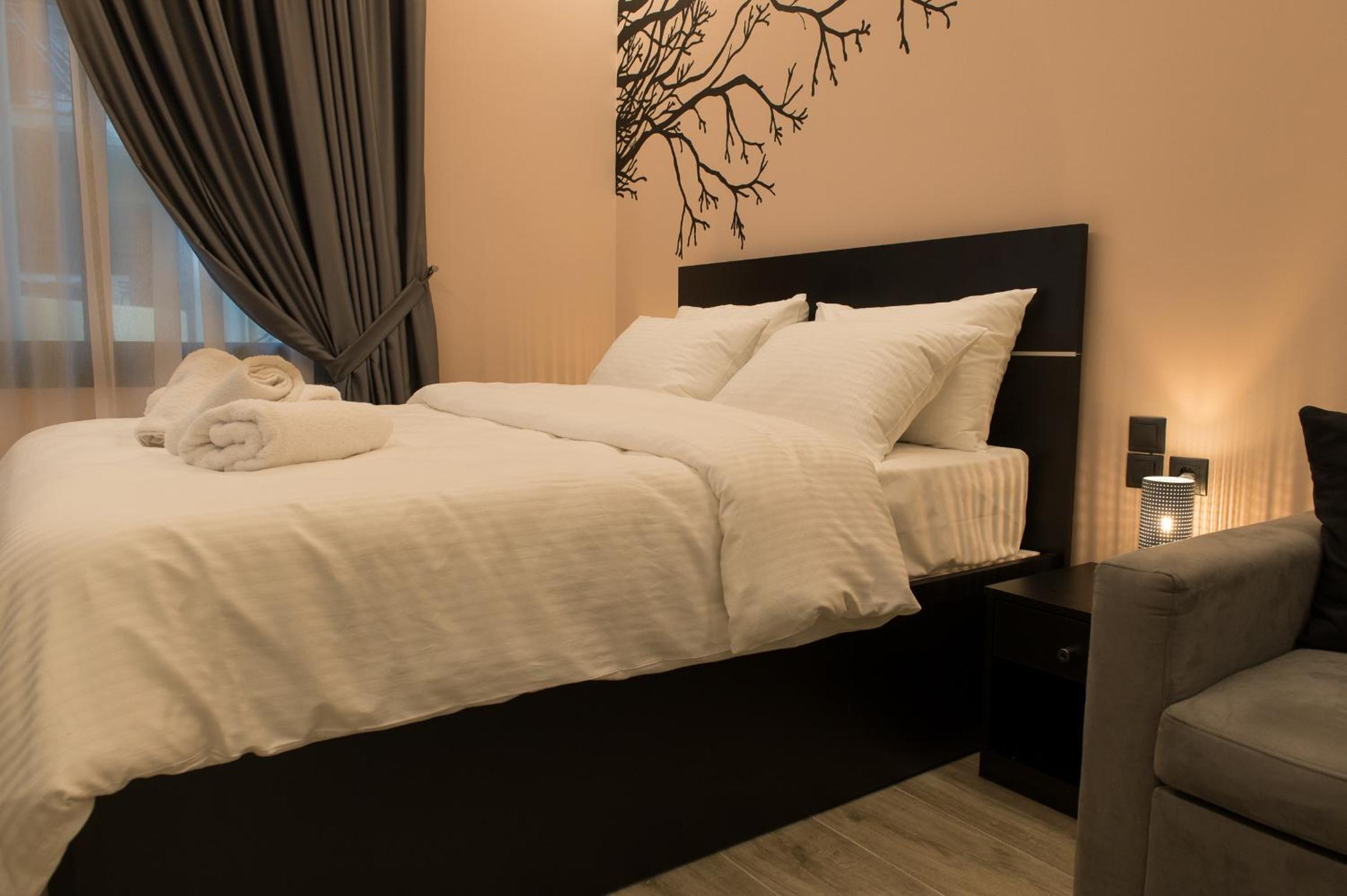 One-Bedroom Apartment - Photo 19