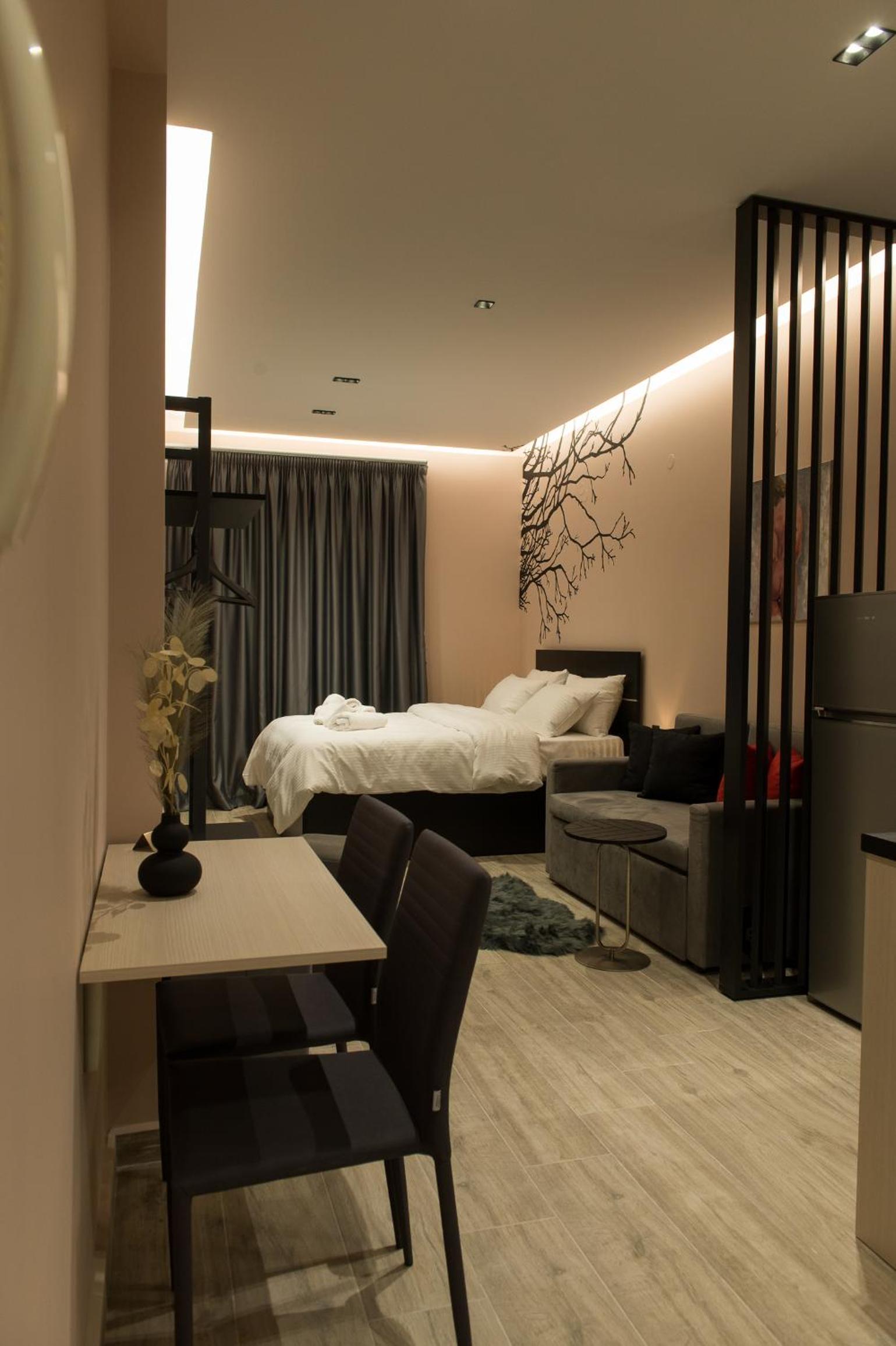 One-Bedroom Apartment - Photo 35