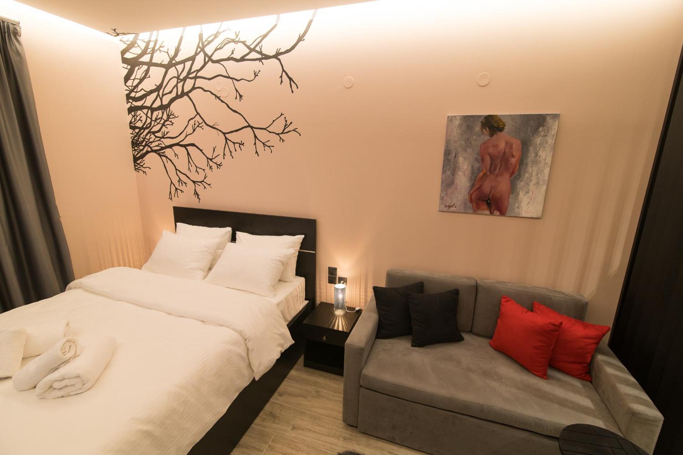 One-Bedroom Apartment - Photo 34