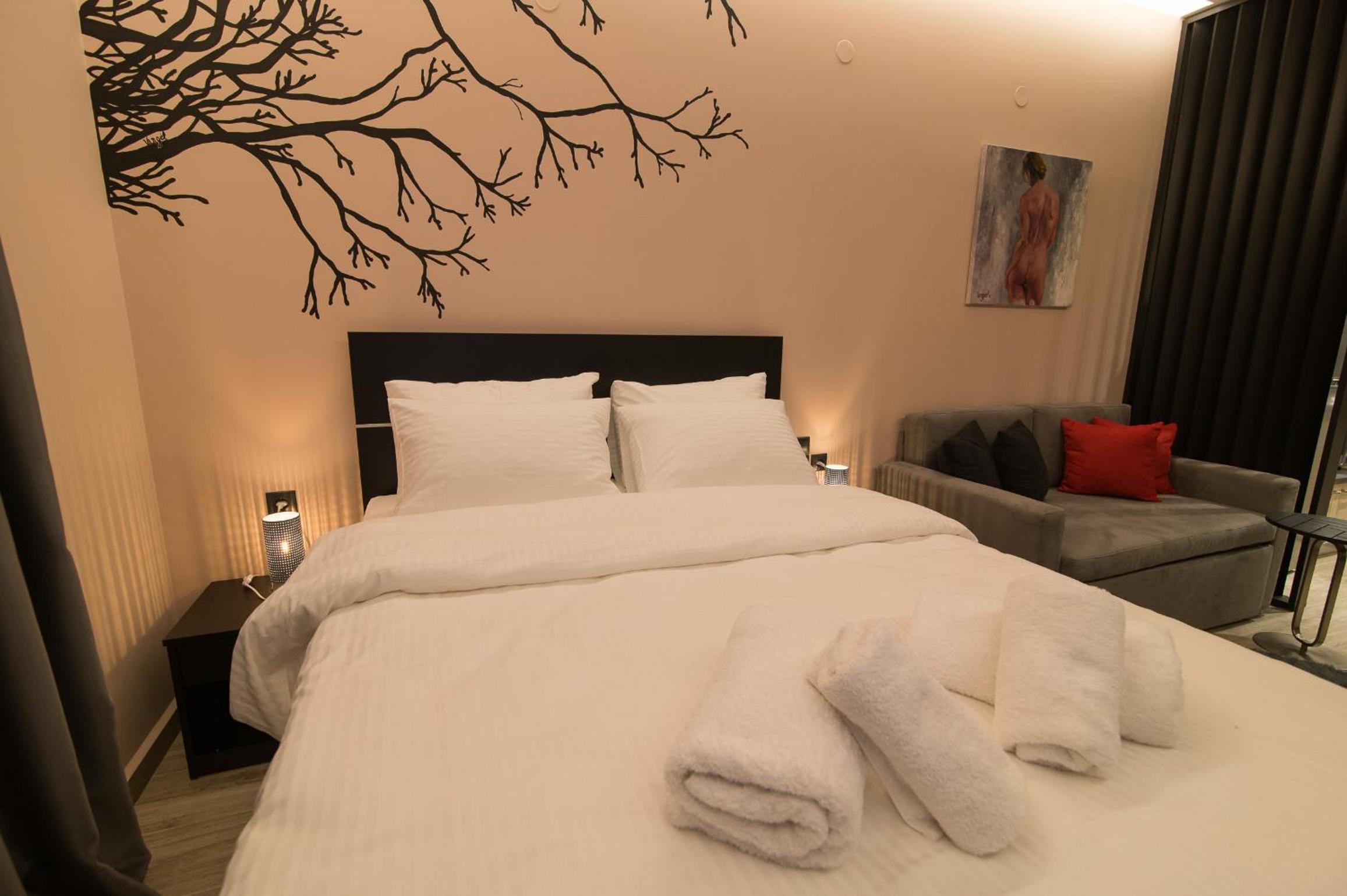 One-Bedroom Apartment - Photo 25