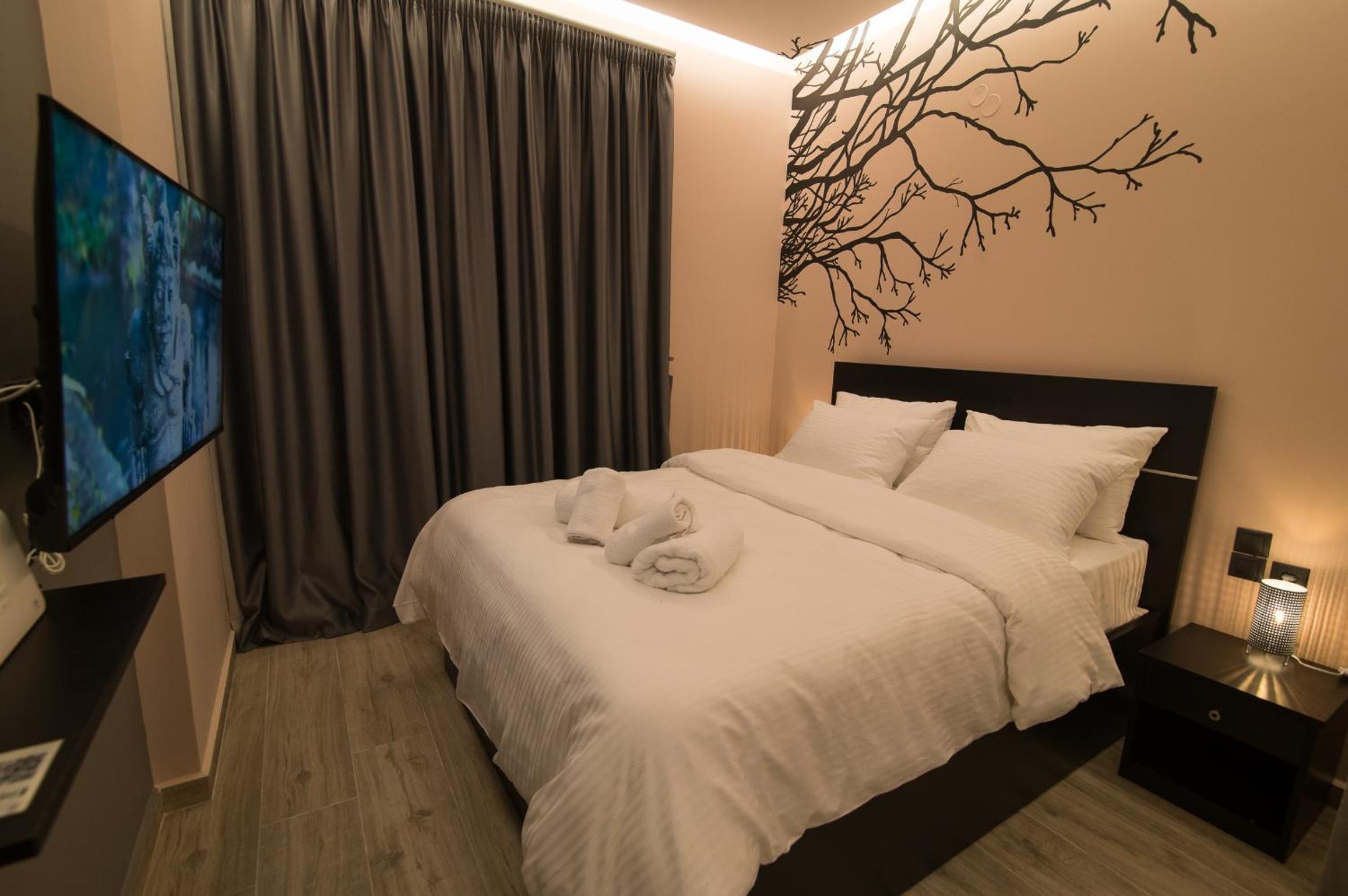 One-Bedroom Apartment - Photo 4