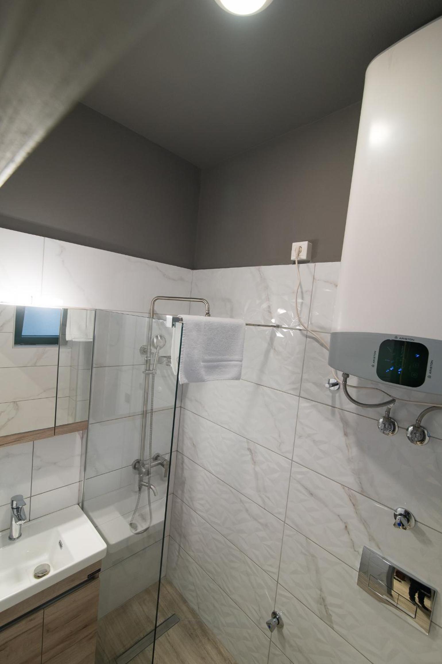 One-Bedroom Apartment - Photo 15