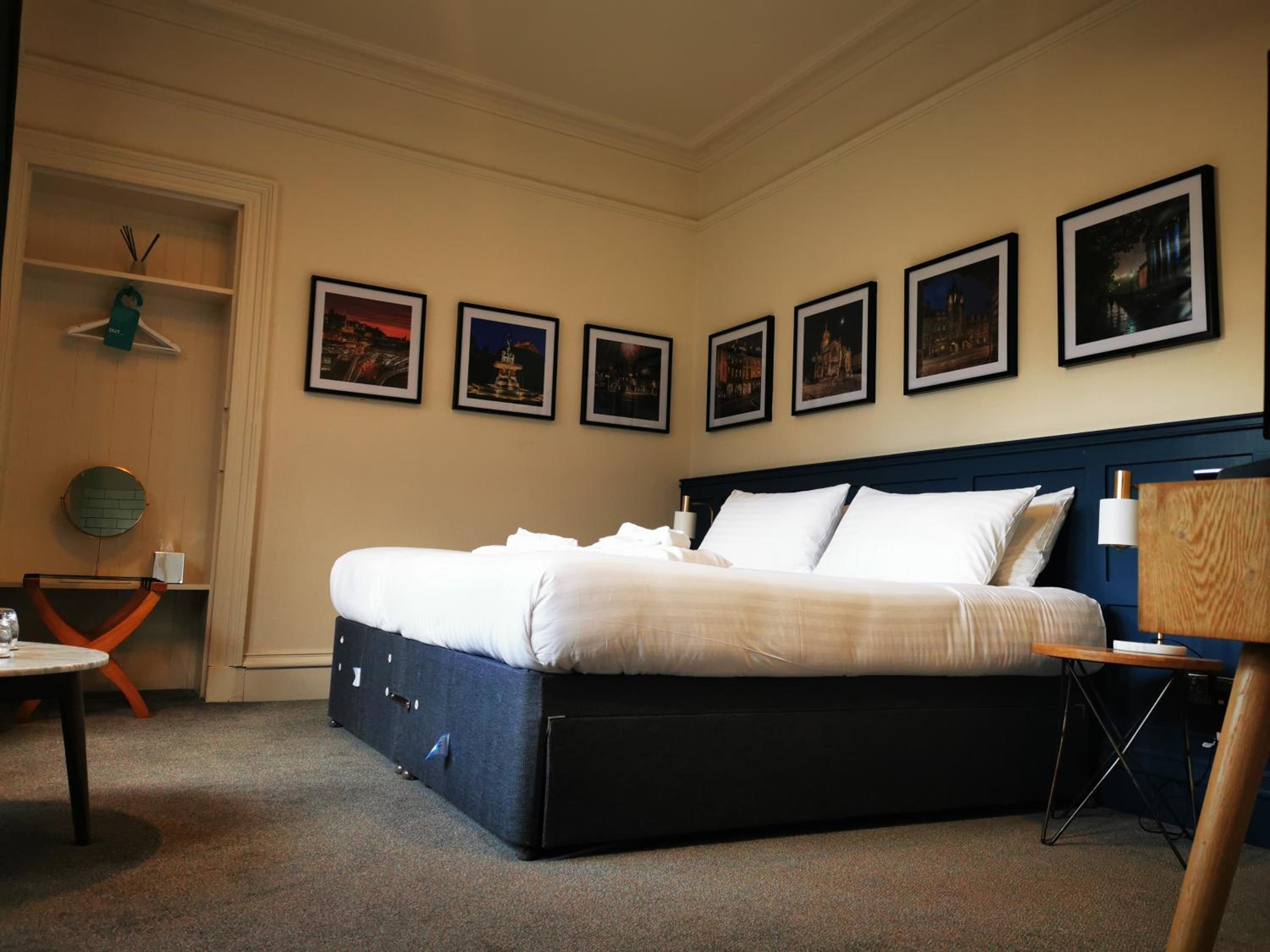 Double Room - Photo 6