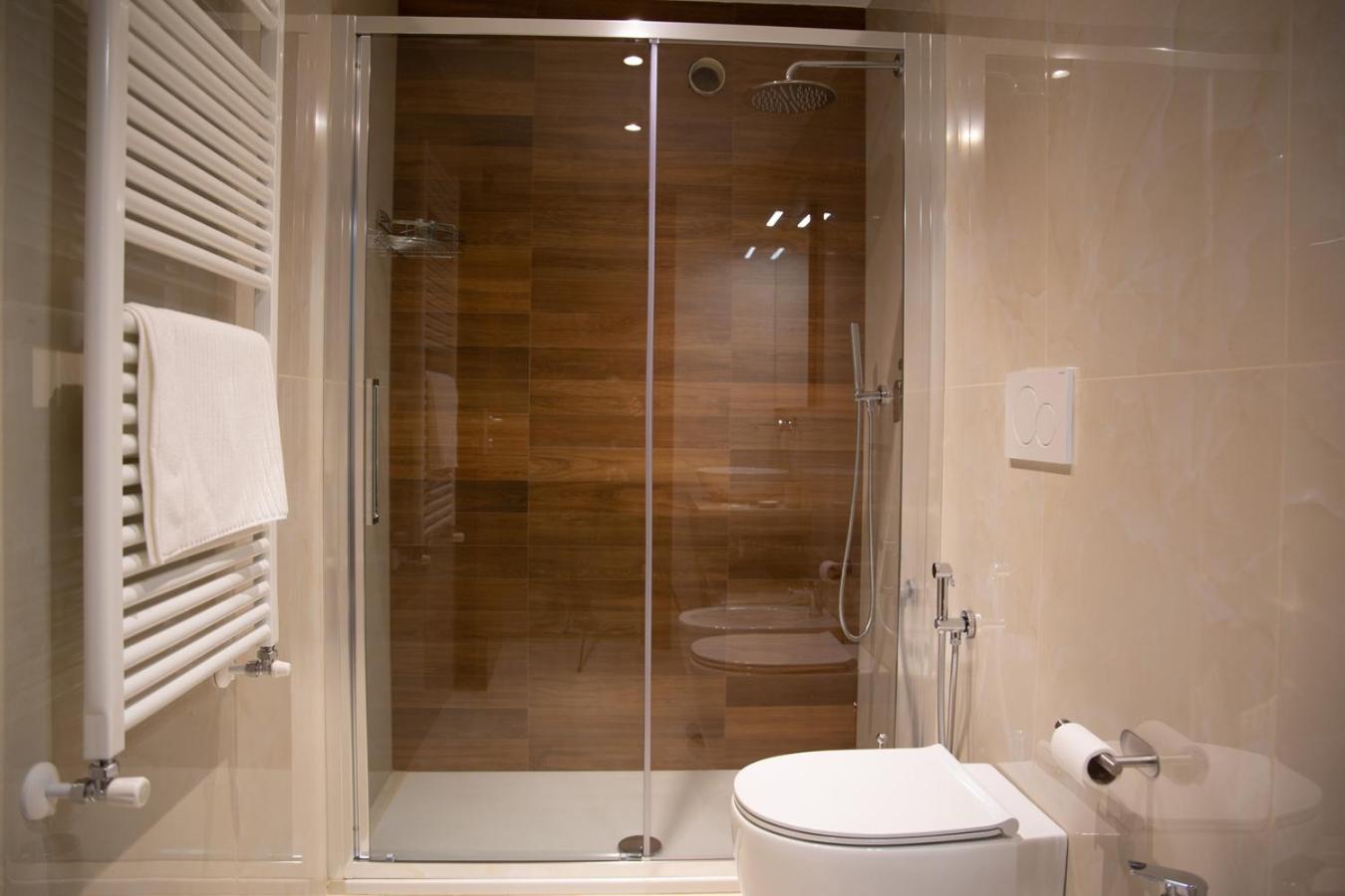 Double Room - Photo 5