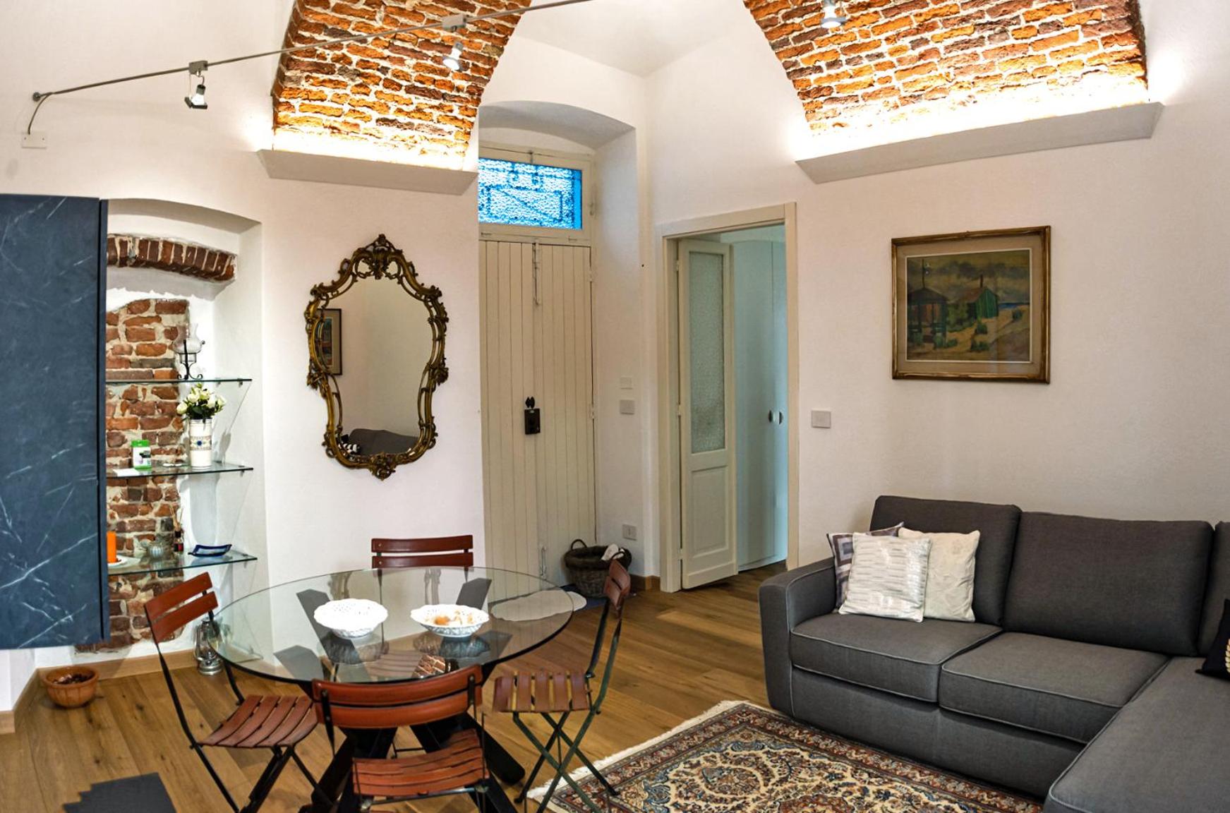 Two-Bedroom Apartment - Courtyard View