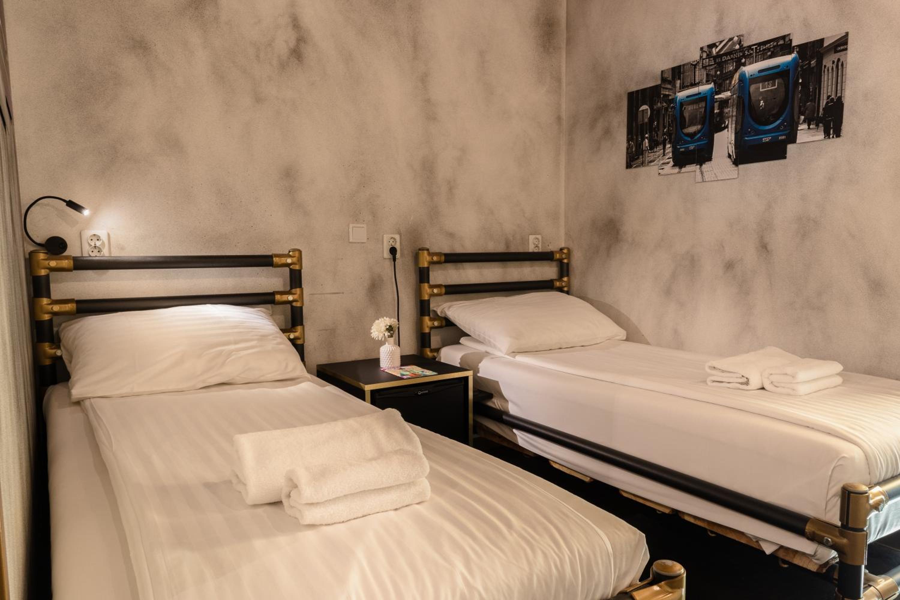 Twin Room - Photo 2