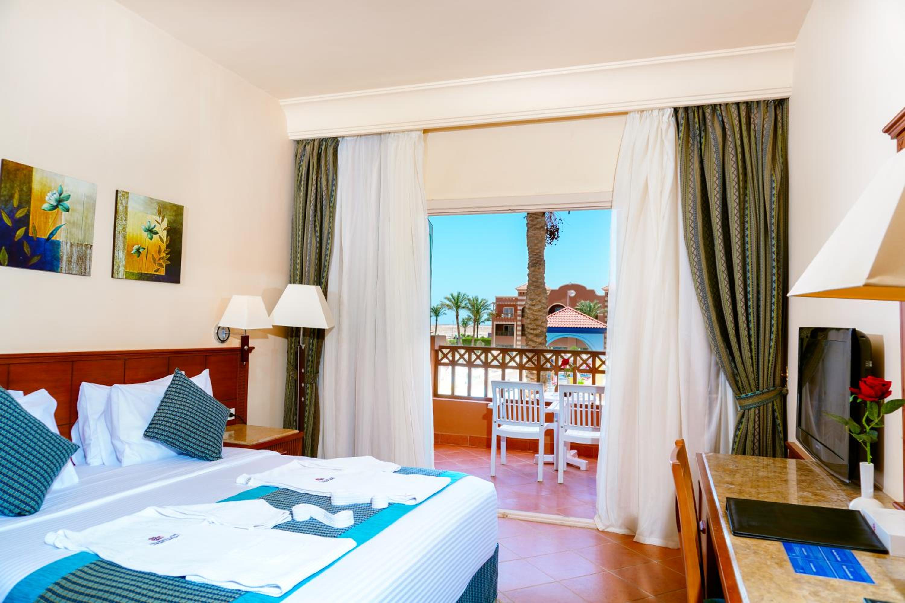 Family Suite (2 Adults + 2 Children) - Photo 1
