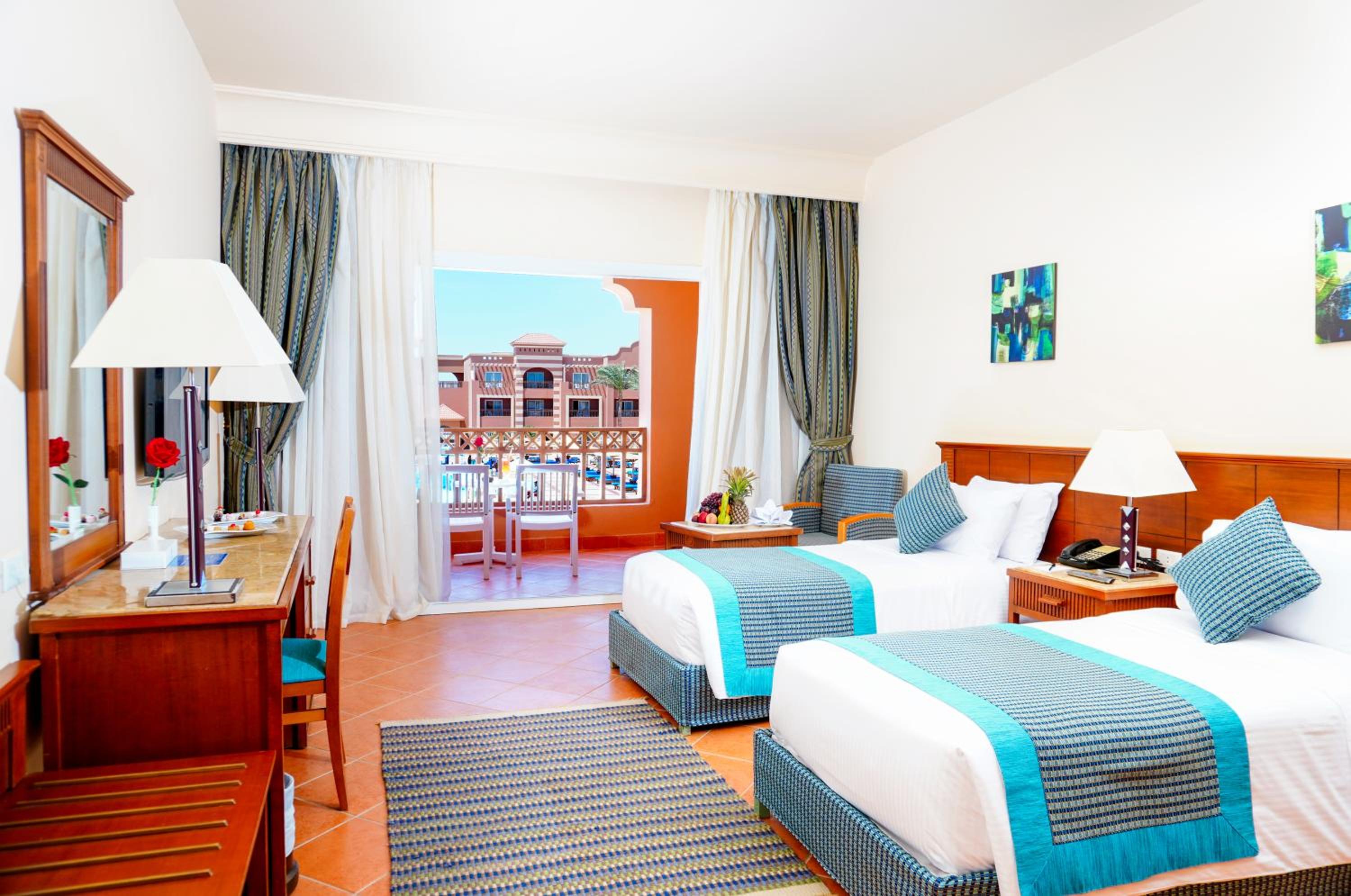 Family Suite (2 Adults + 2 Children) - Photo 2
