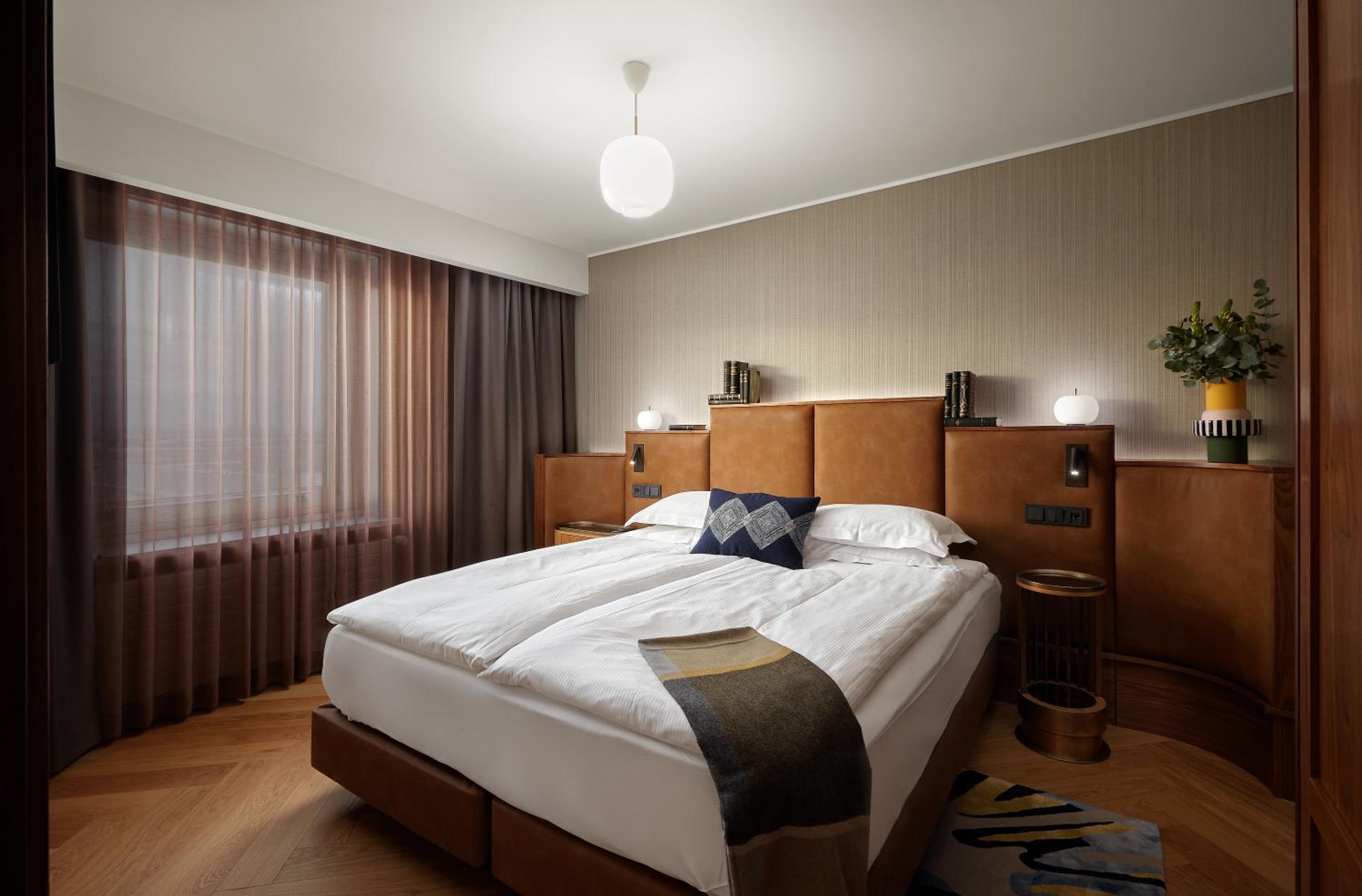 Suite - Photo 1