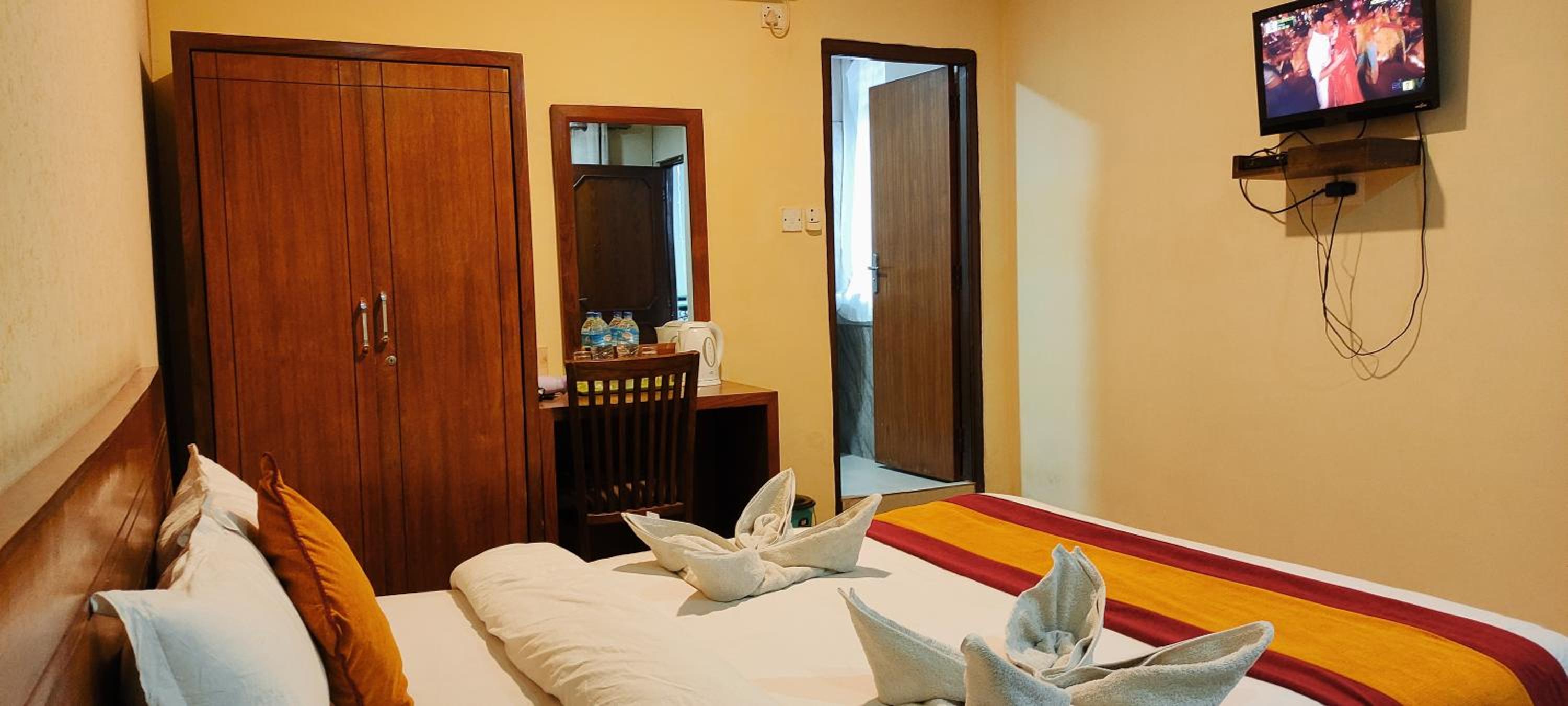 Double Room with Private Bathroom - Photo 26