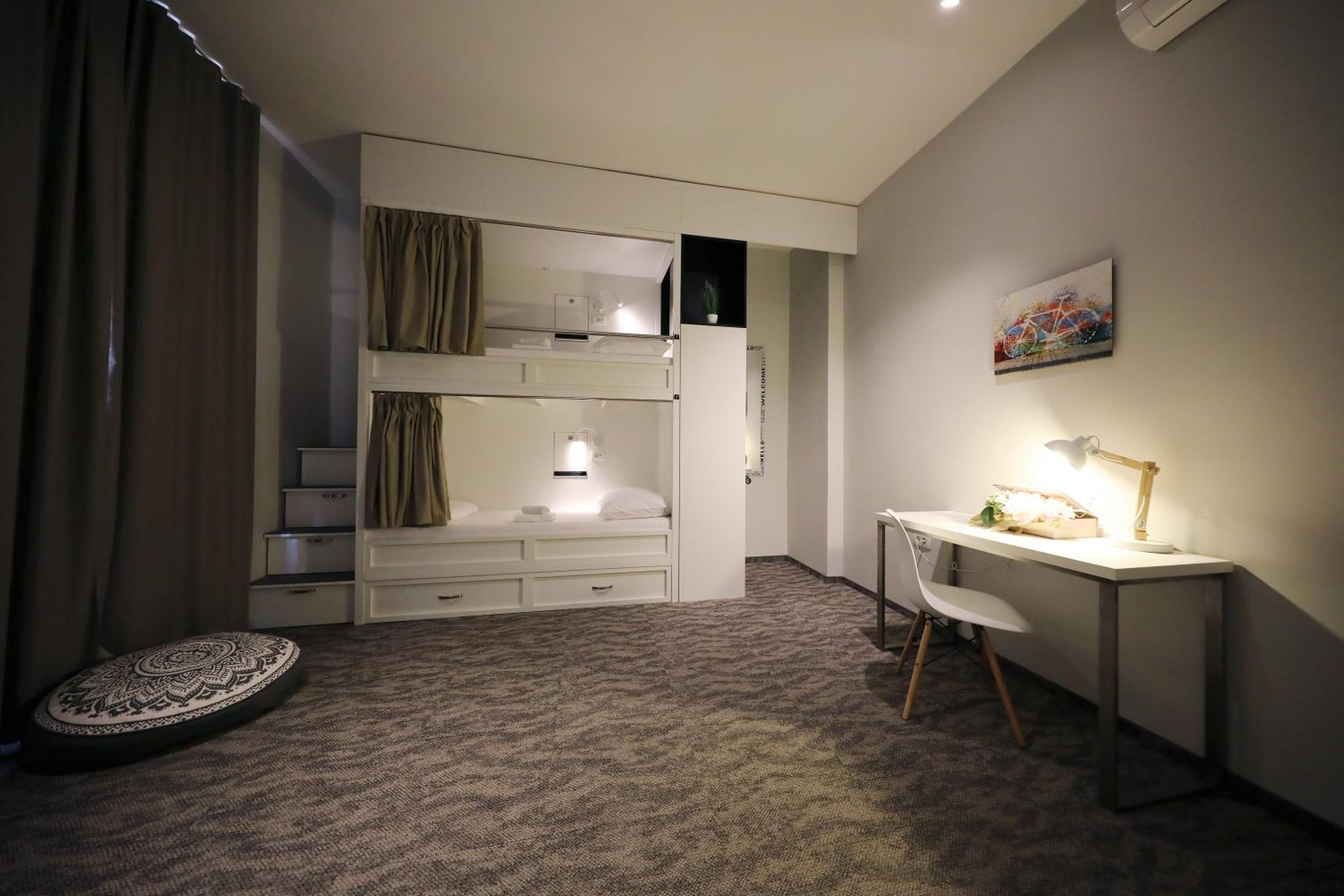 Private Sixtuple Room with Shared Bathroom photo 3