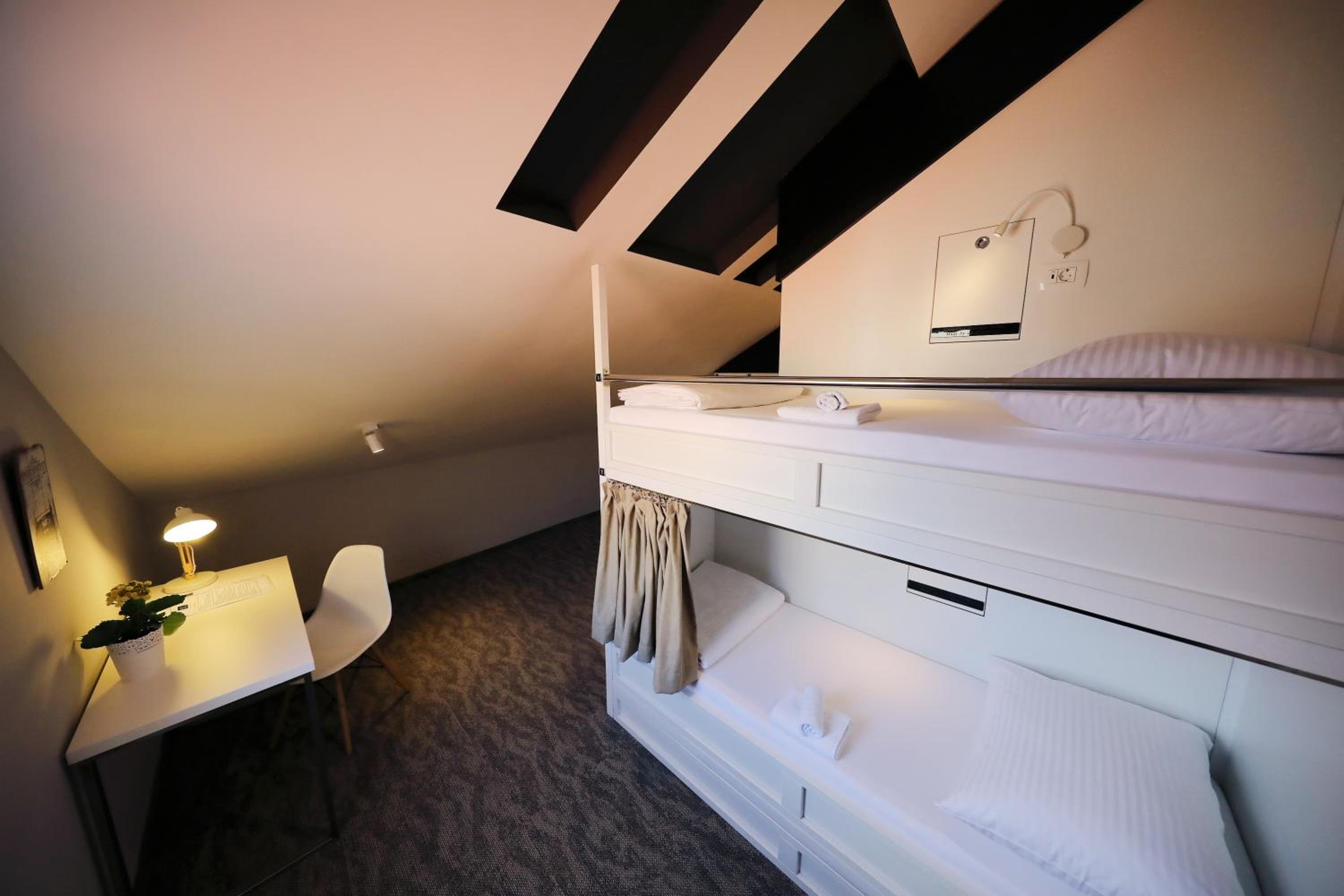 Bed in 4-Bed Mixed Dormitory Room photo 1