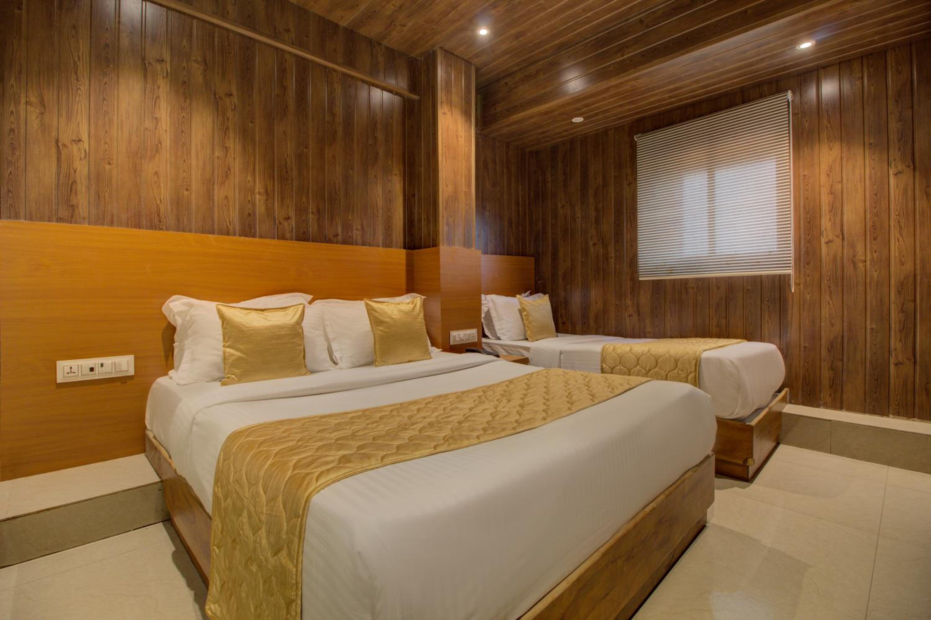 Deluxe Triple Room - Photo 10