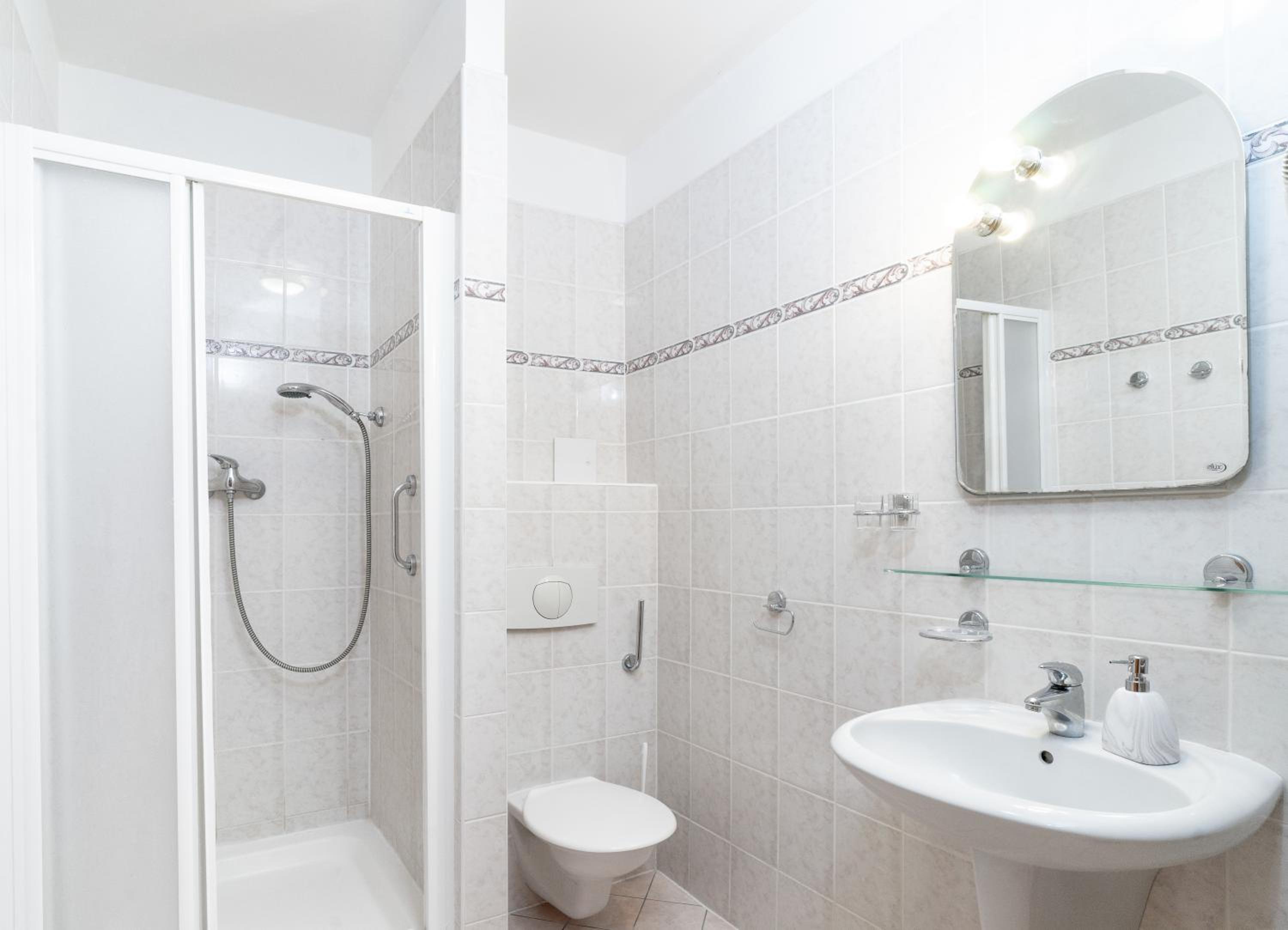 Double or Twin Room - Photo 2