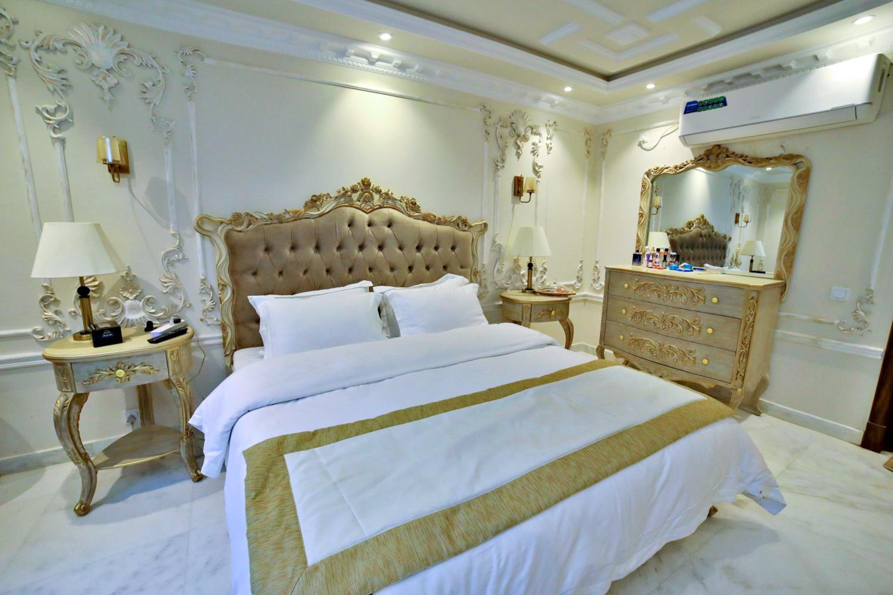 Deluxe Double Room (2 Adults + 1 Child) photo 2
