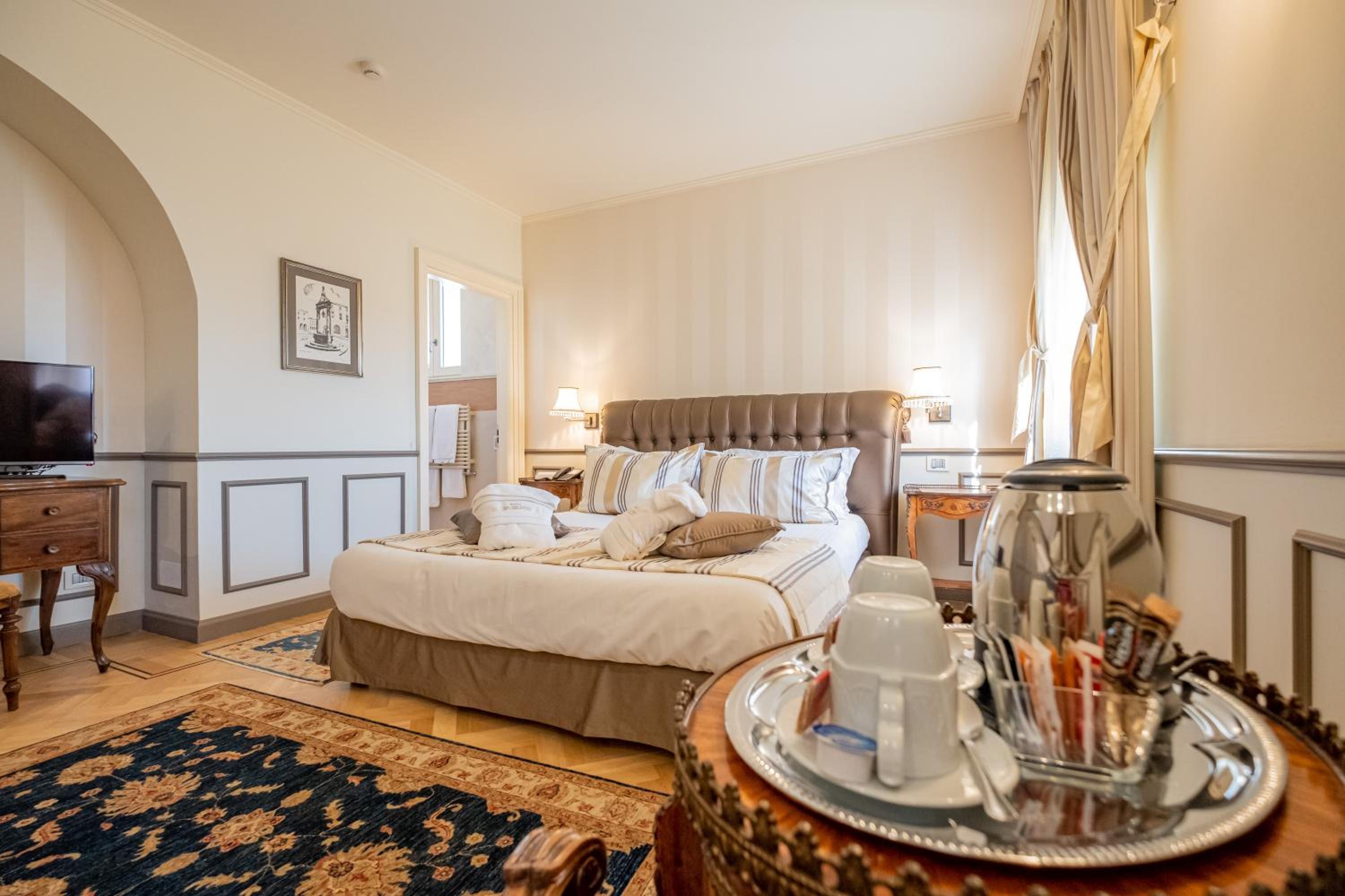 Deluxe Double Room - Photo 8