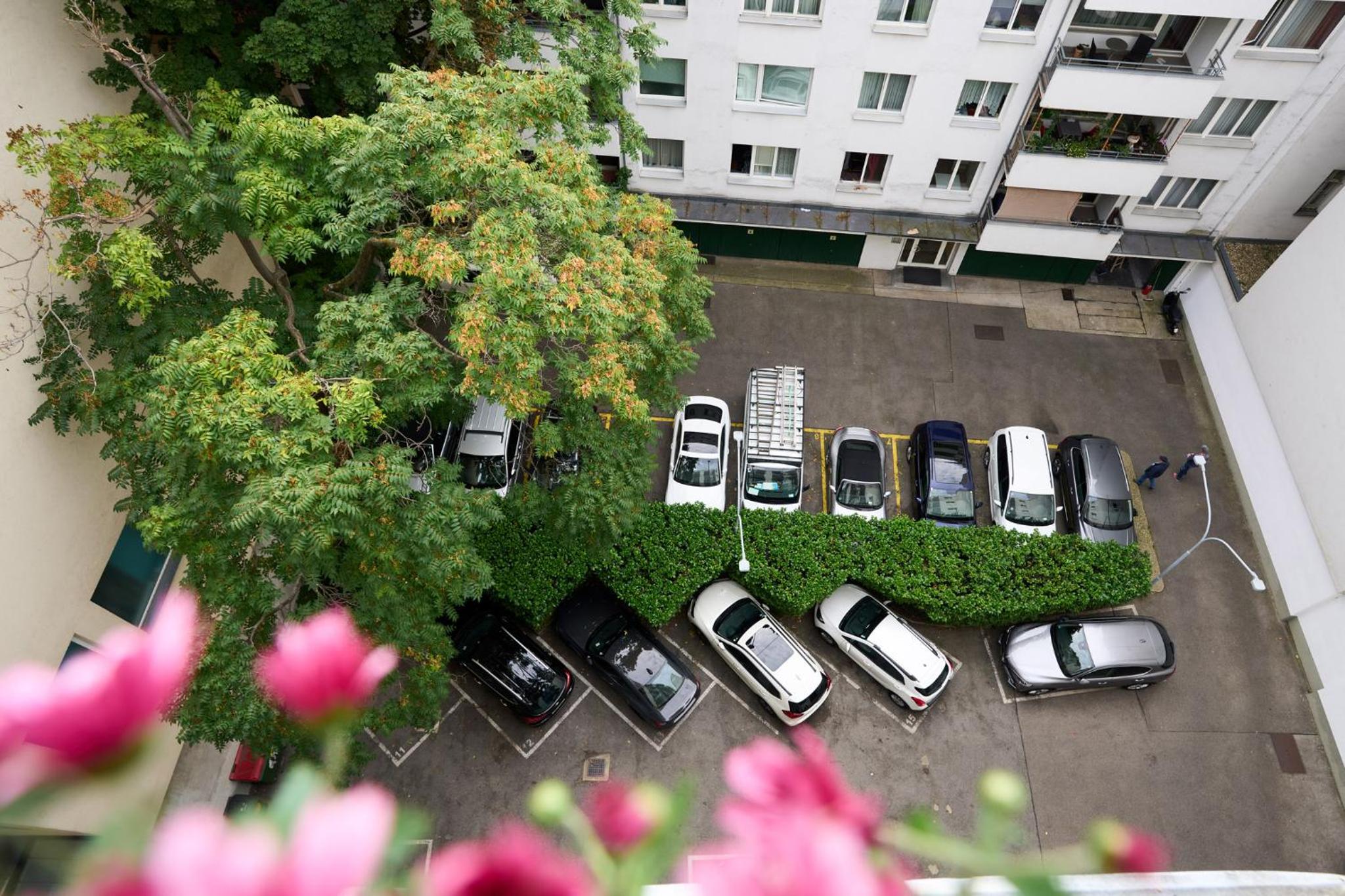 Deluxe Double Room with Balcony and Courtyard View photo 3