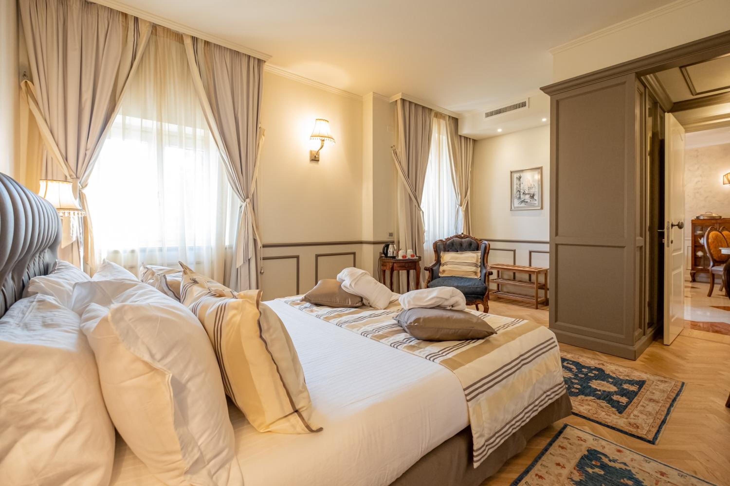 Deluxe Double Room - Photo 7