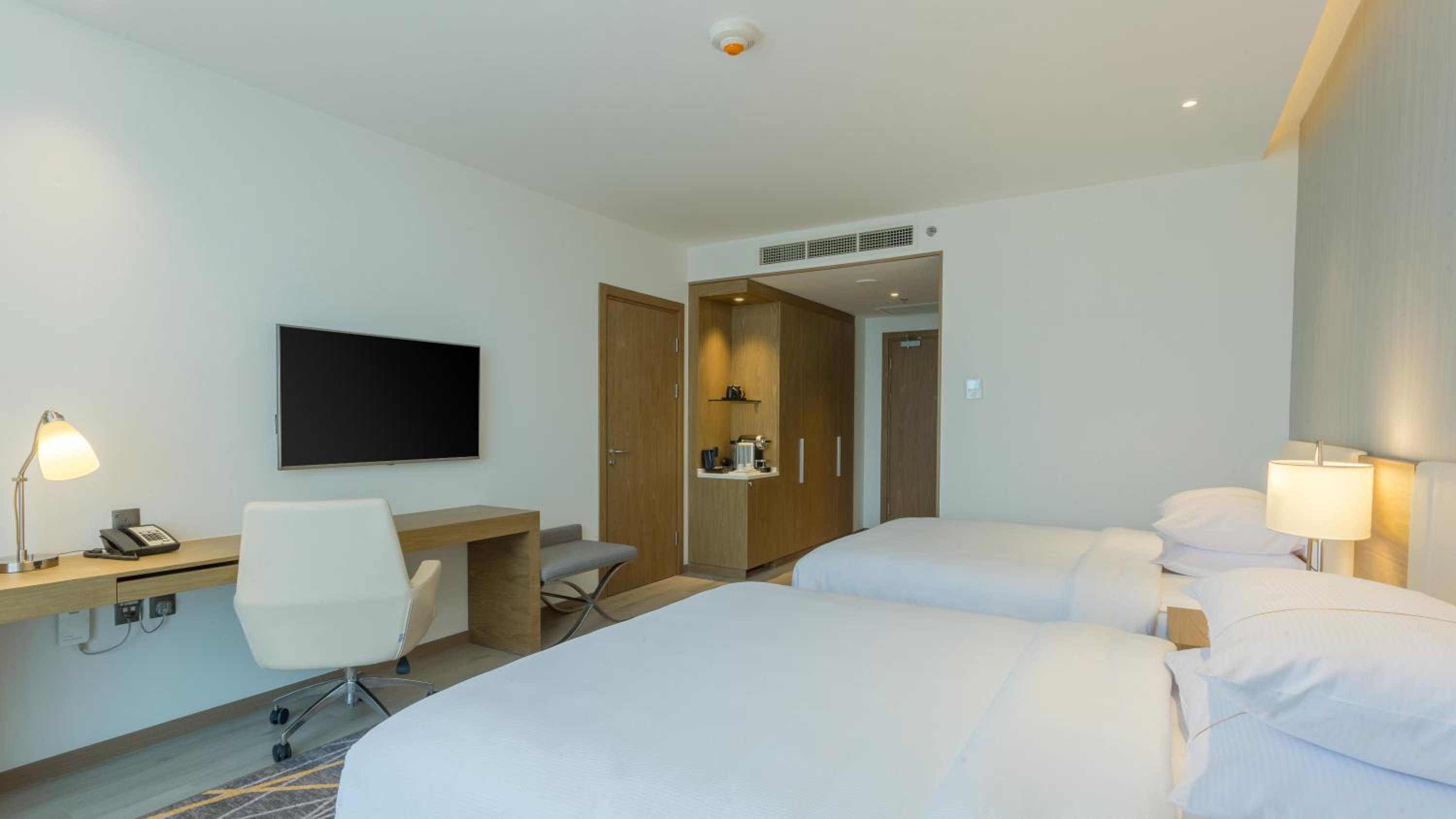 Standard Queen Room with Two Queen Beds - Photo 8