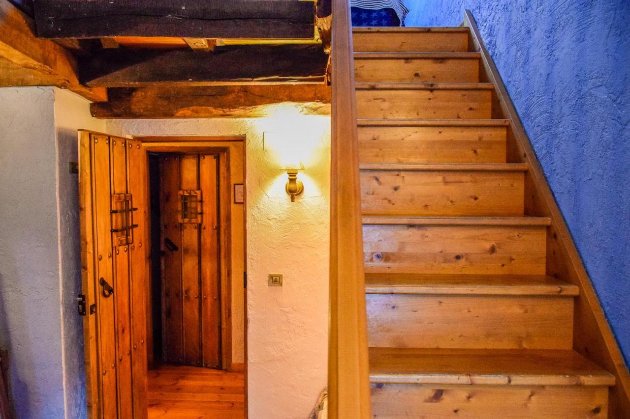 Habitación Triple con Vista a la Montaña