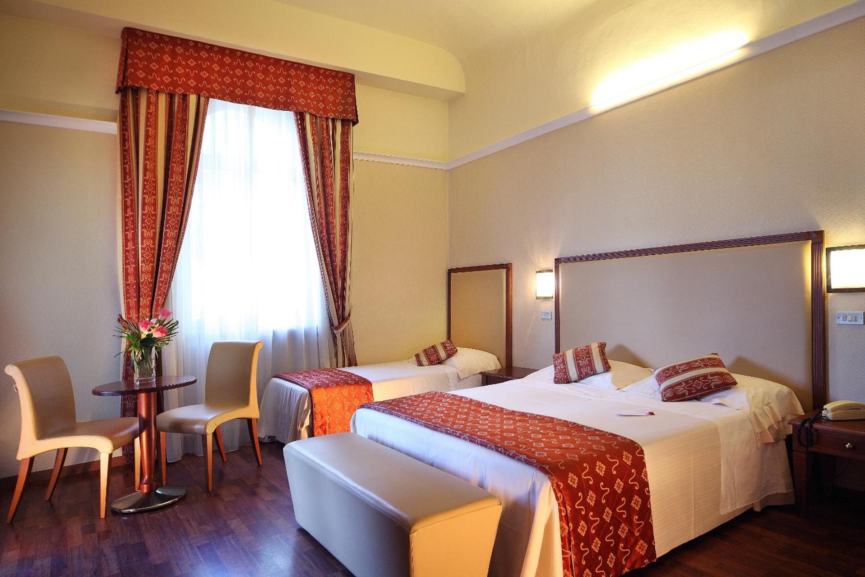 Double or Twin Room - Photo 5