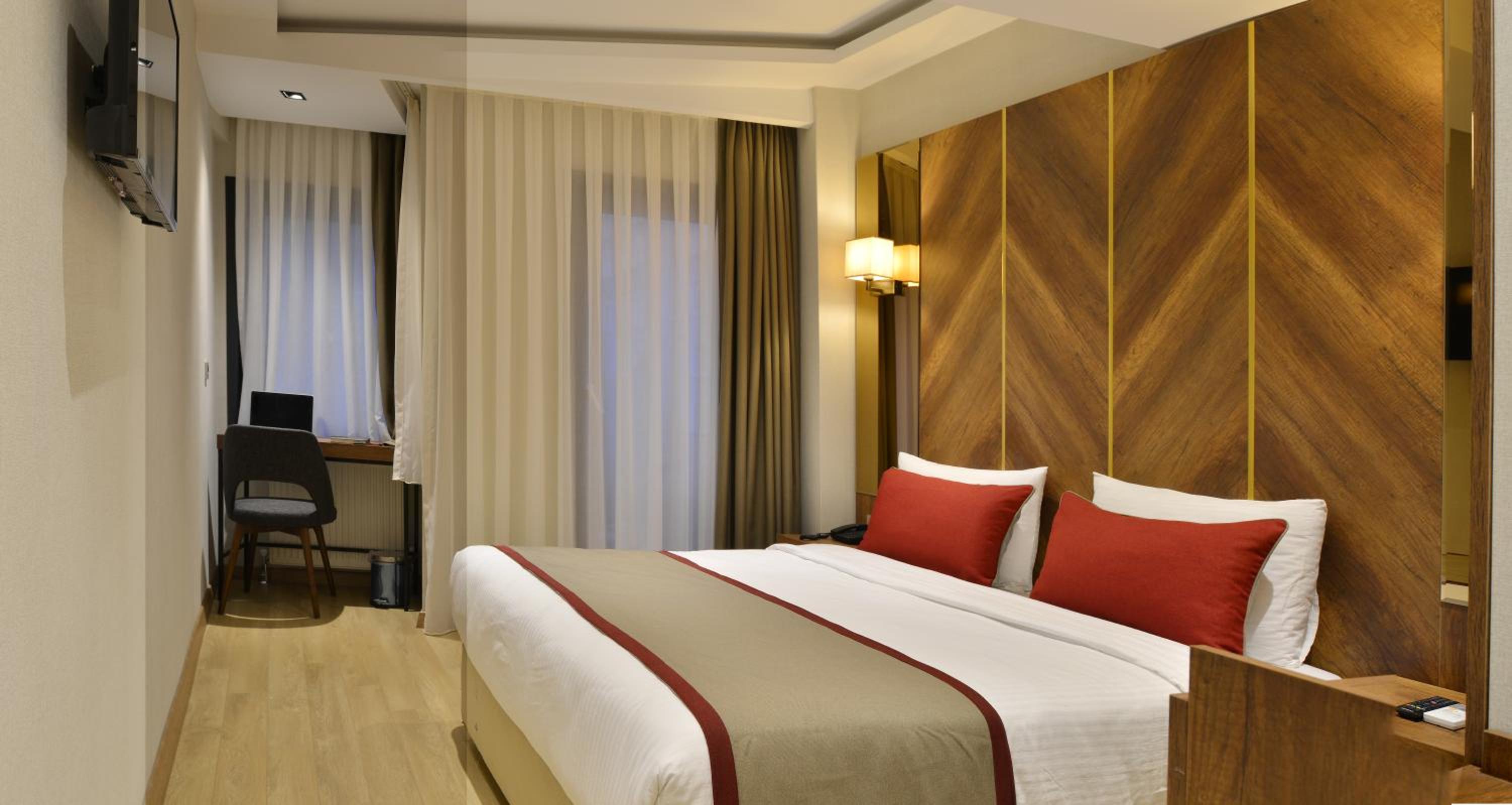 Deluxe Double Room with Balcony photo 1
