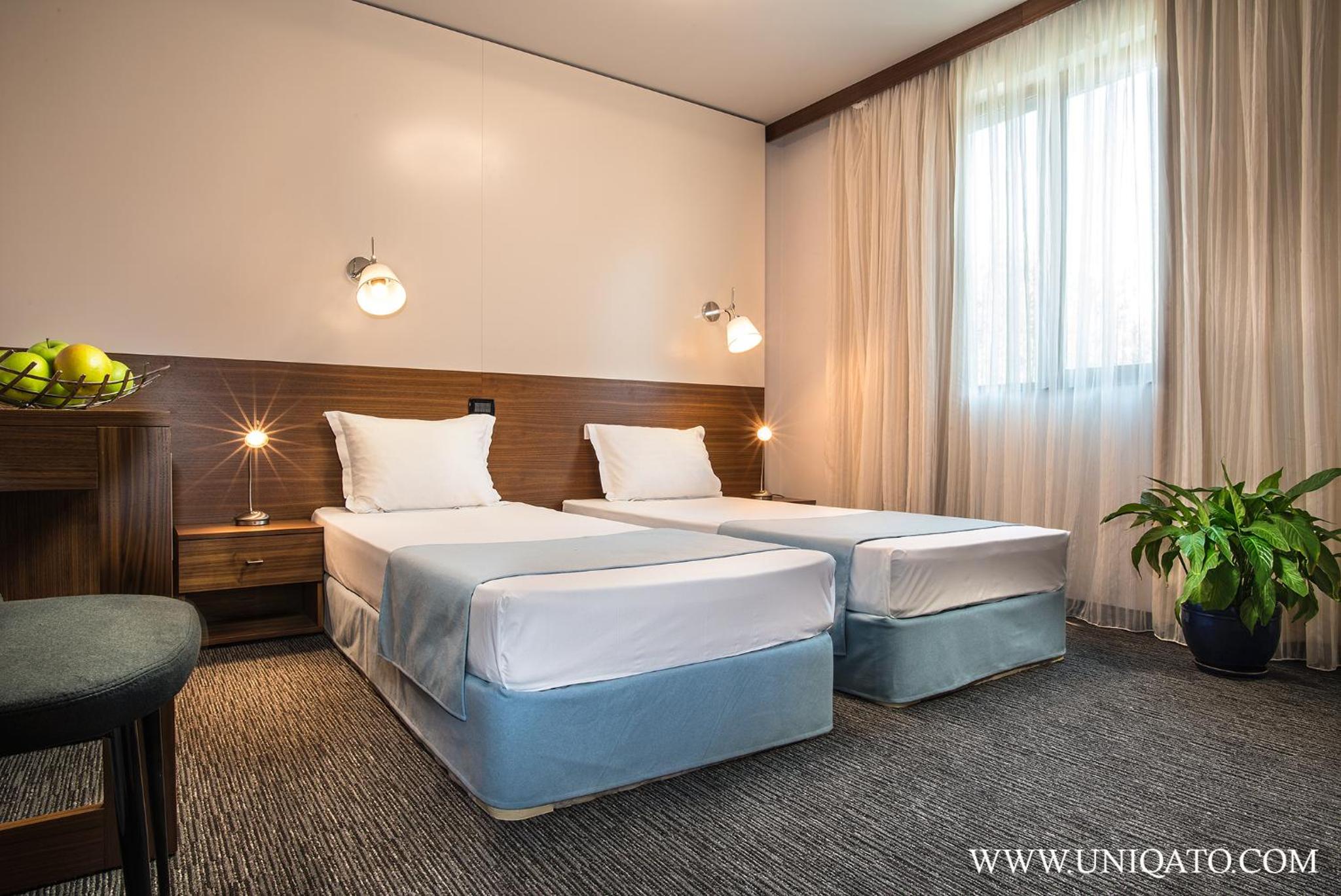 Twin Room with Bath photo 1