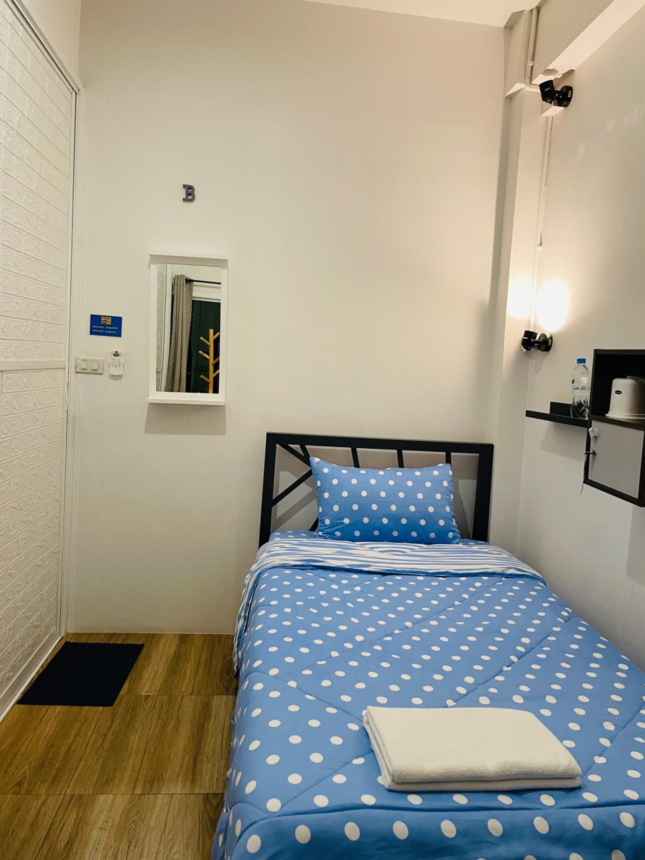Single Room with Private External Bathroom photo 1