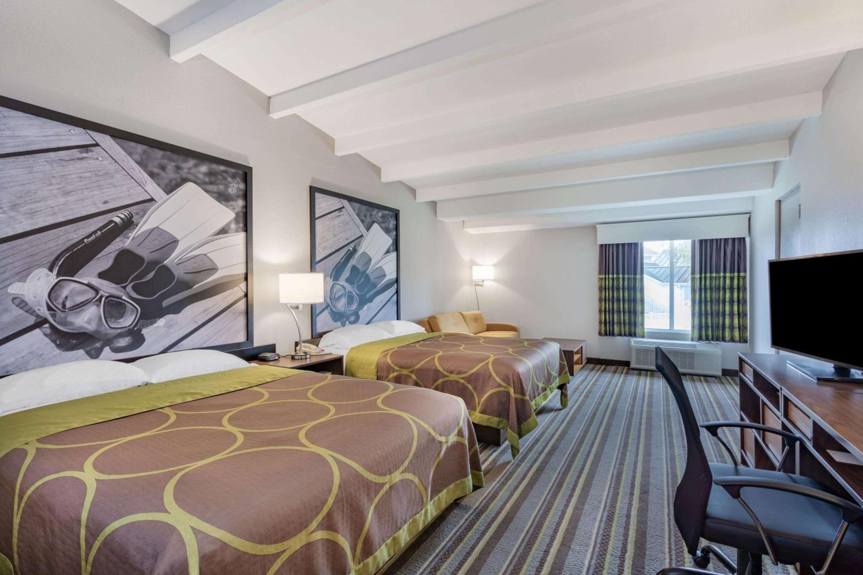 Doube Room with Two Double Beds and Roll-In Shower - Mobility/Hearing Accessible - Non-Smoking - Photo 2