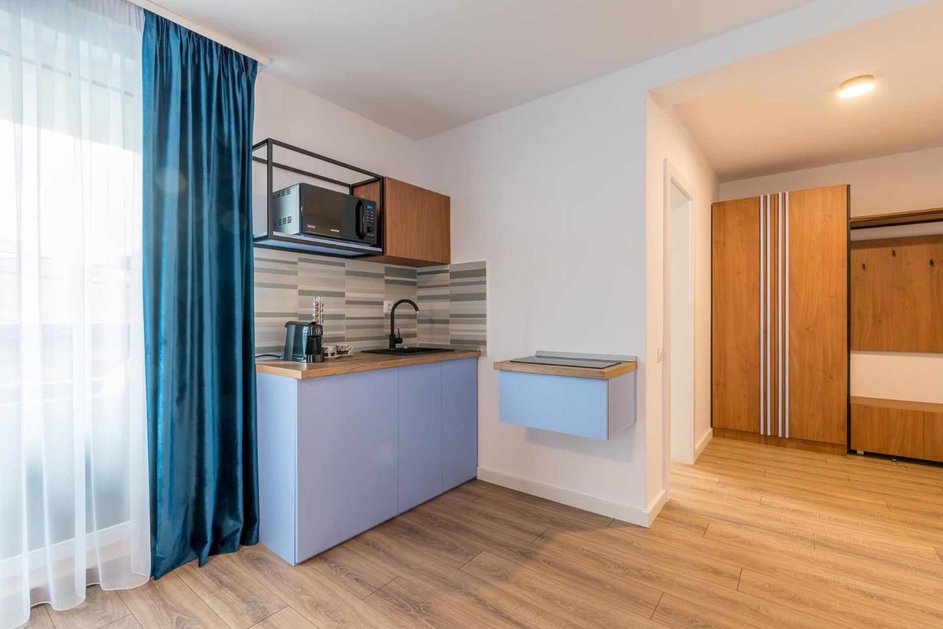 Studio with Balcony - Photo 27