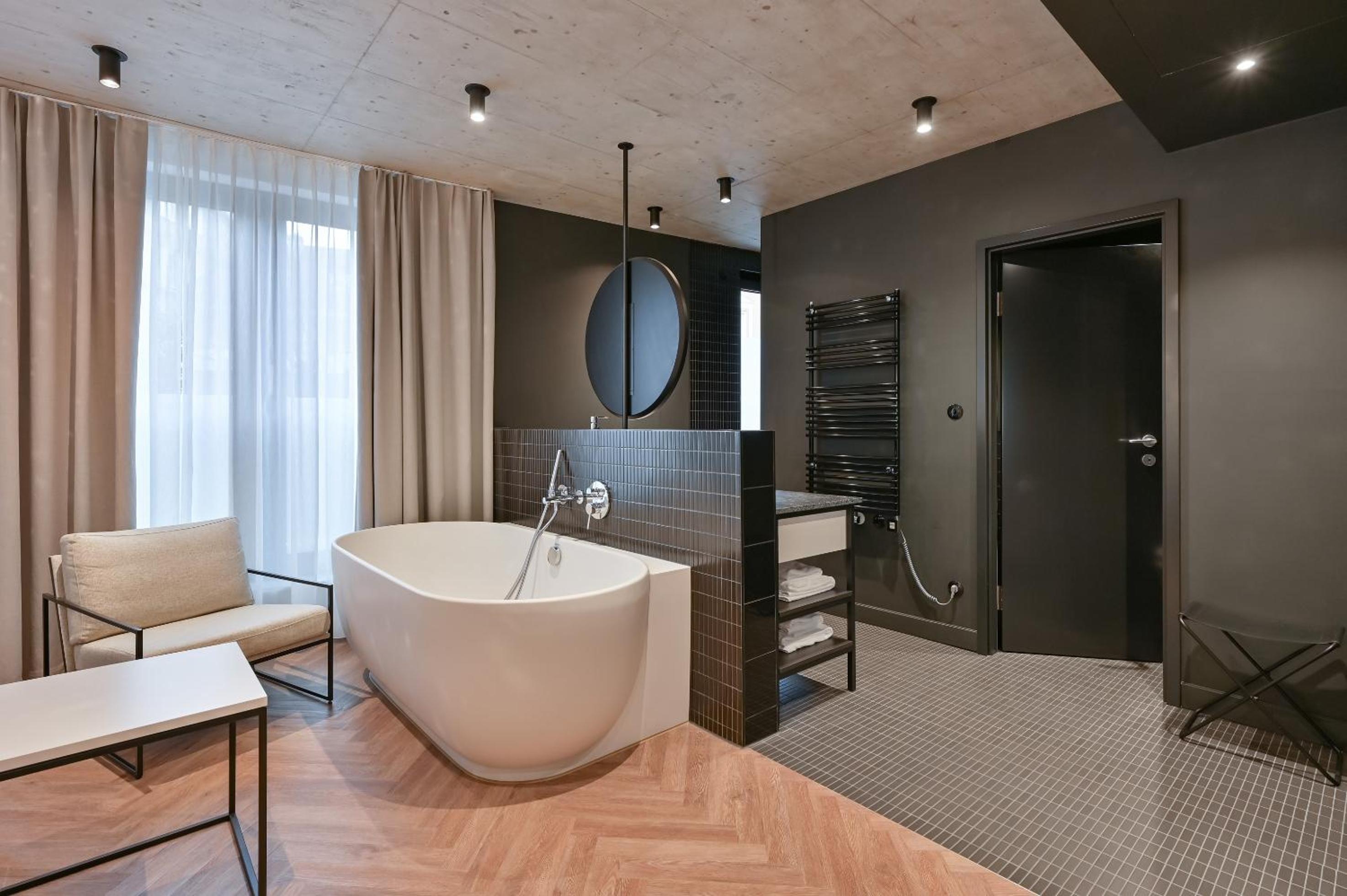Plus Double Room - Large - Photo 10