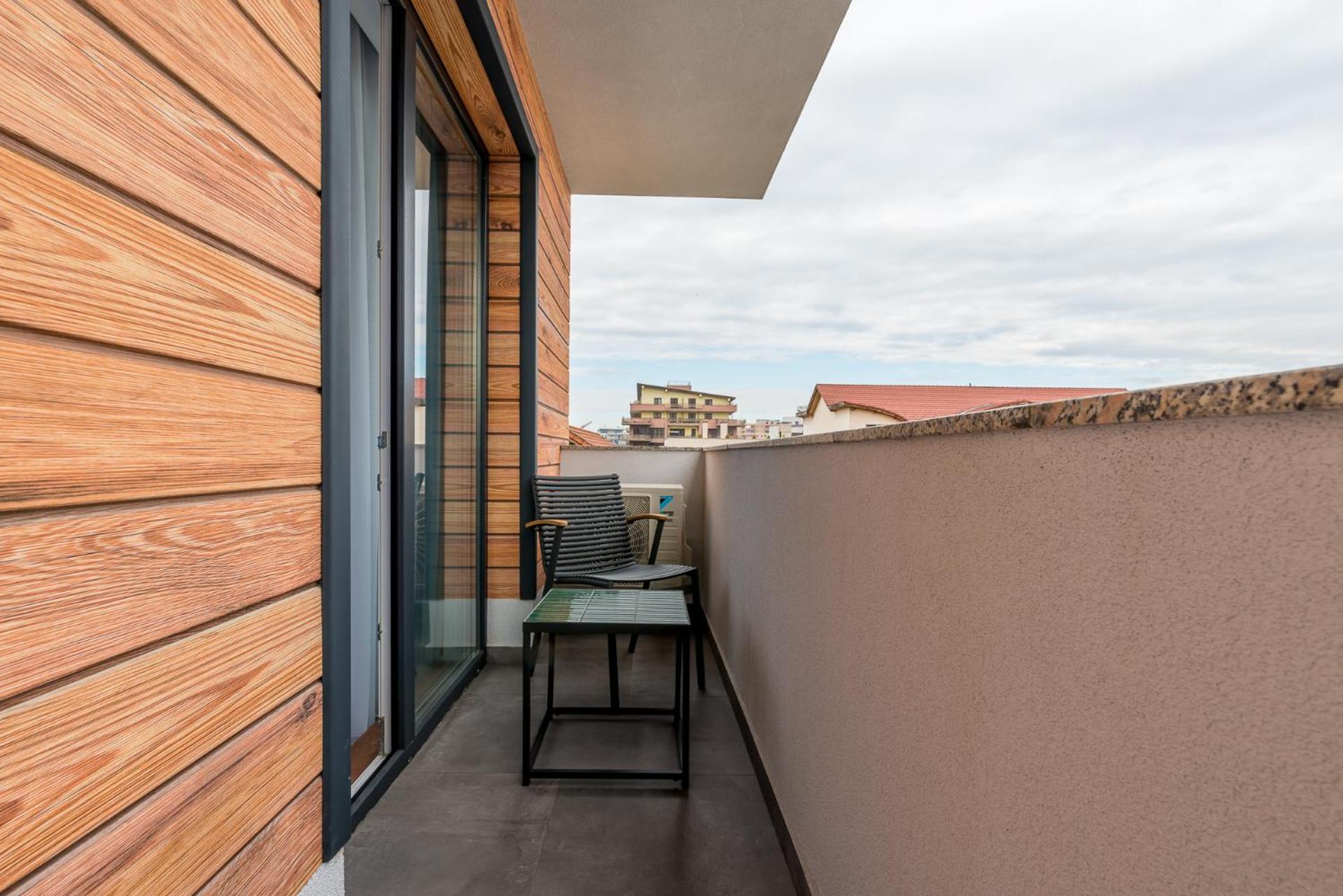 Studio with Balcony - Photo 25