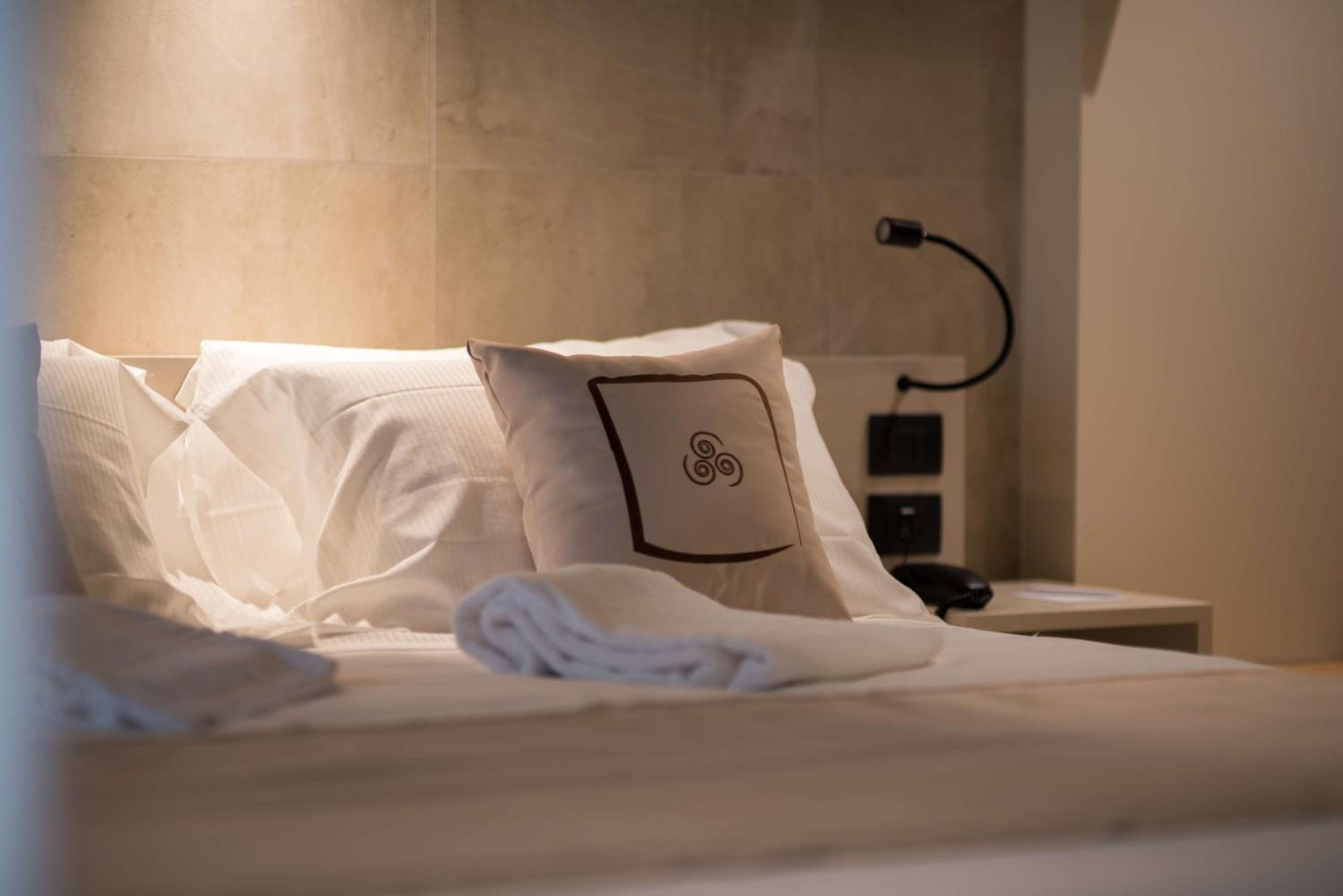 Comfort Queen Room - Photo 13
