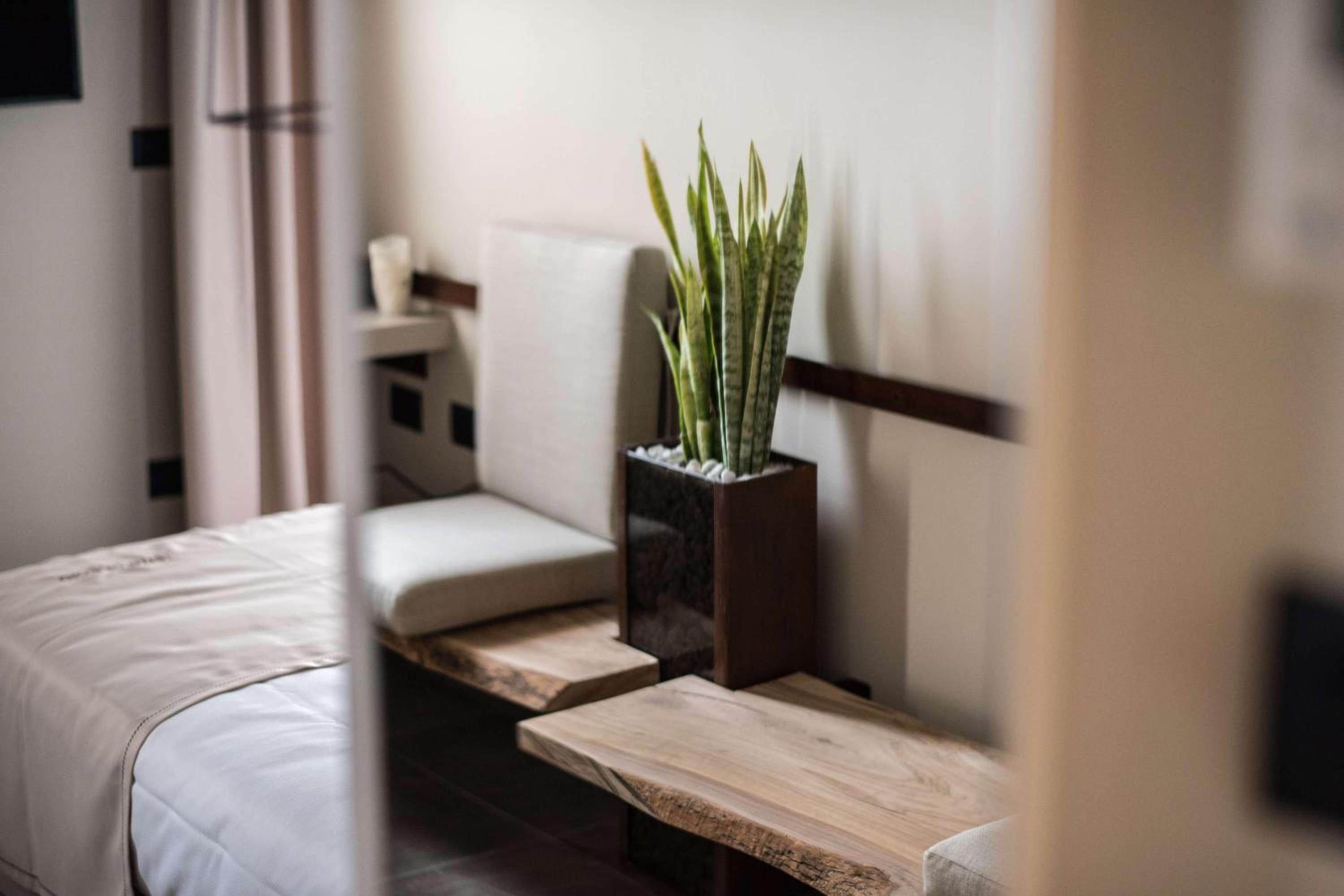 Comfort Queen Room - Photo 16