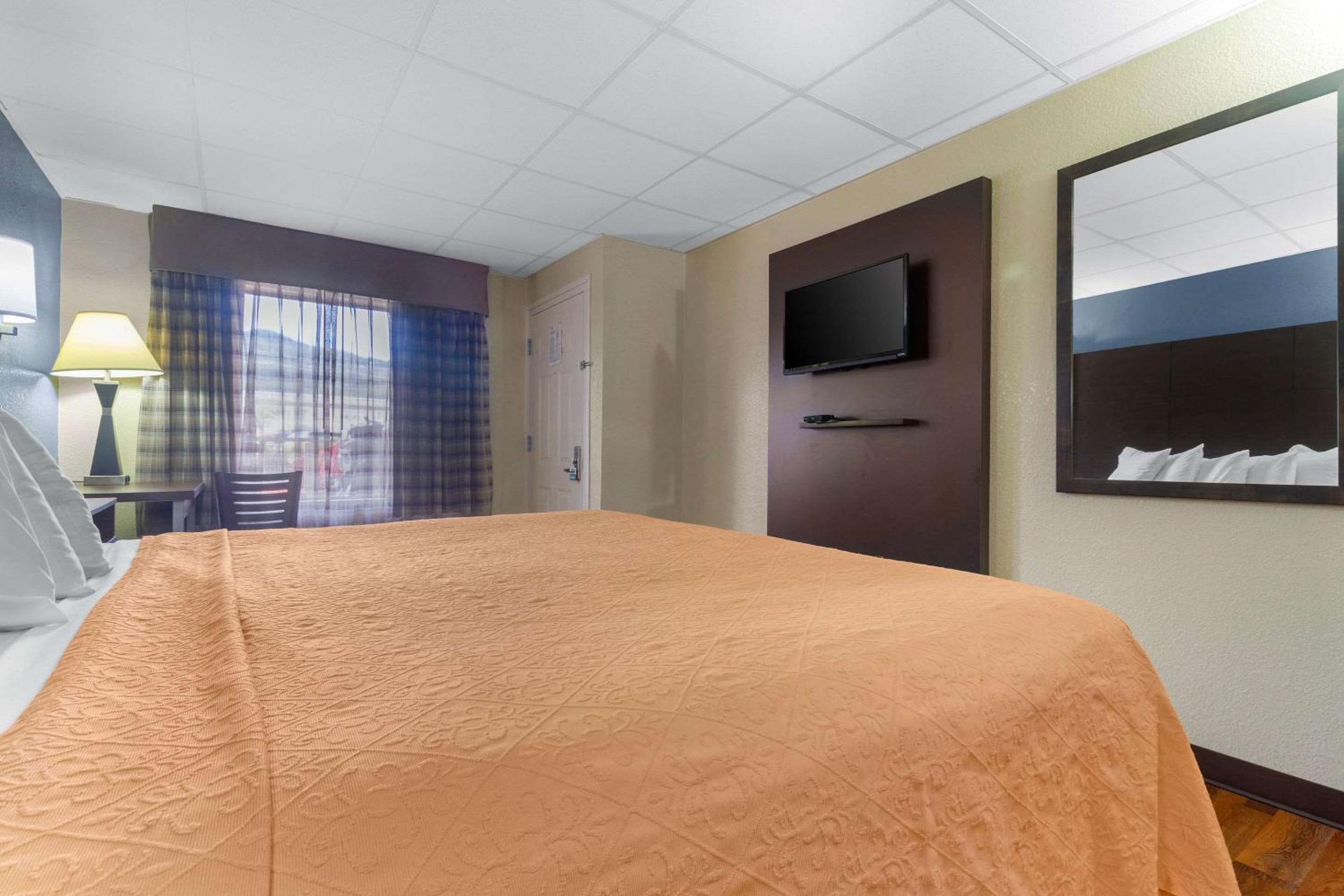 King Room - Non-Smoking - Photo 6