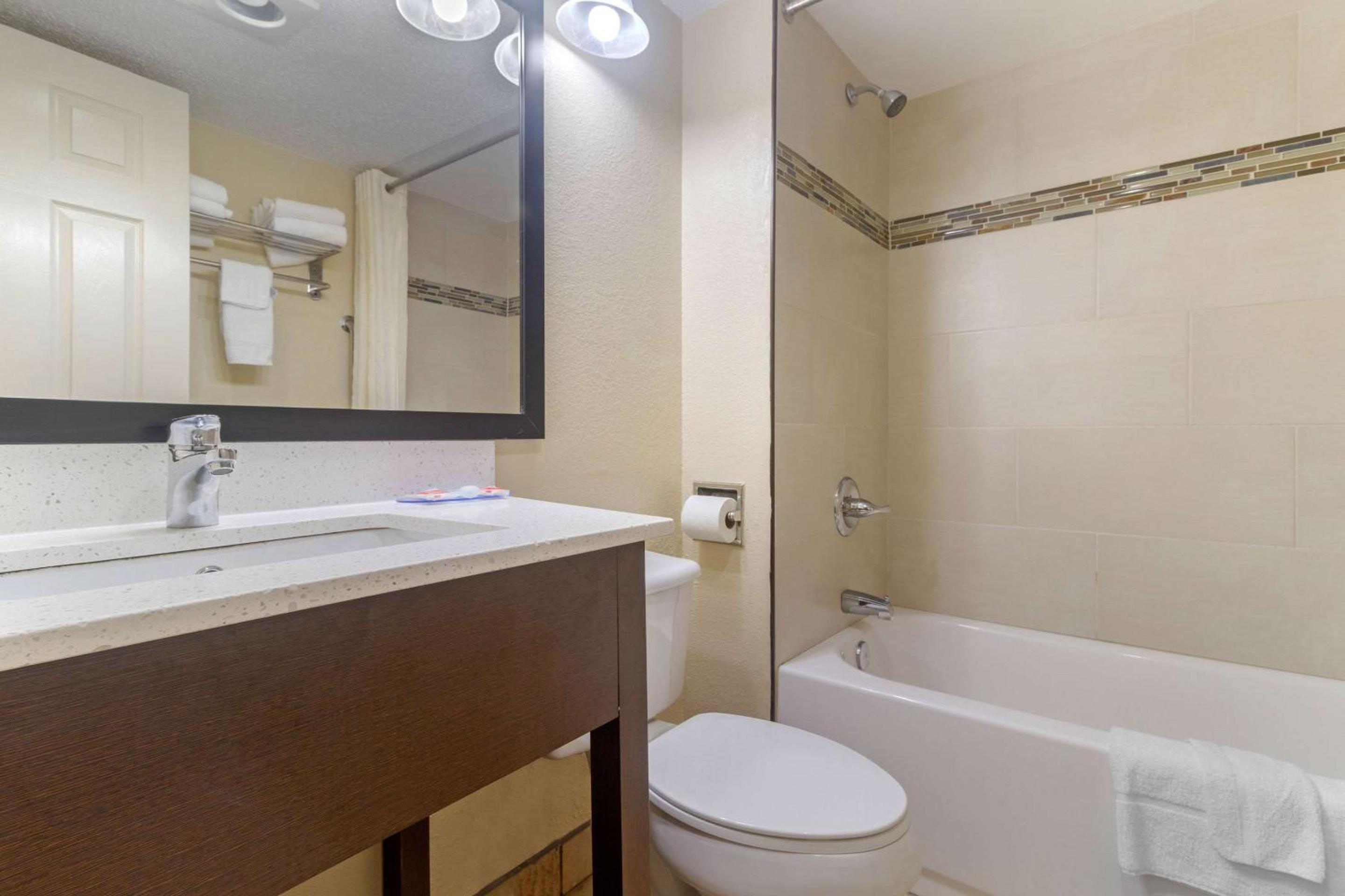 King Room - Non-Smoking - Photo 2
