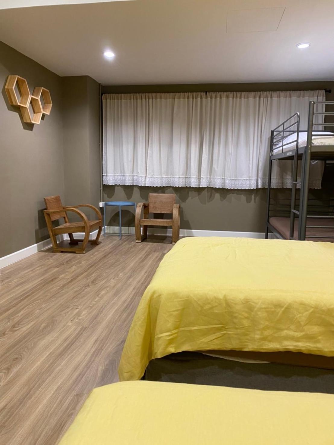 Superior Family Room - Photo 4